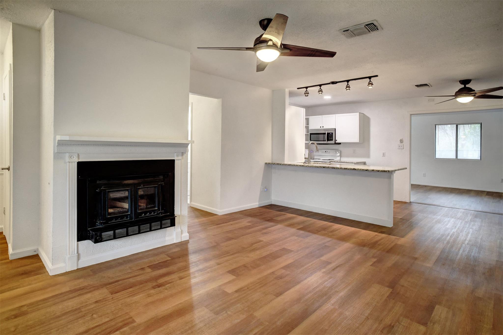 1037 Wilkes Cir, Smithville, TX 78957