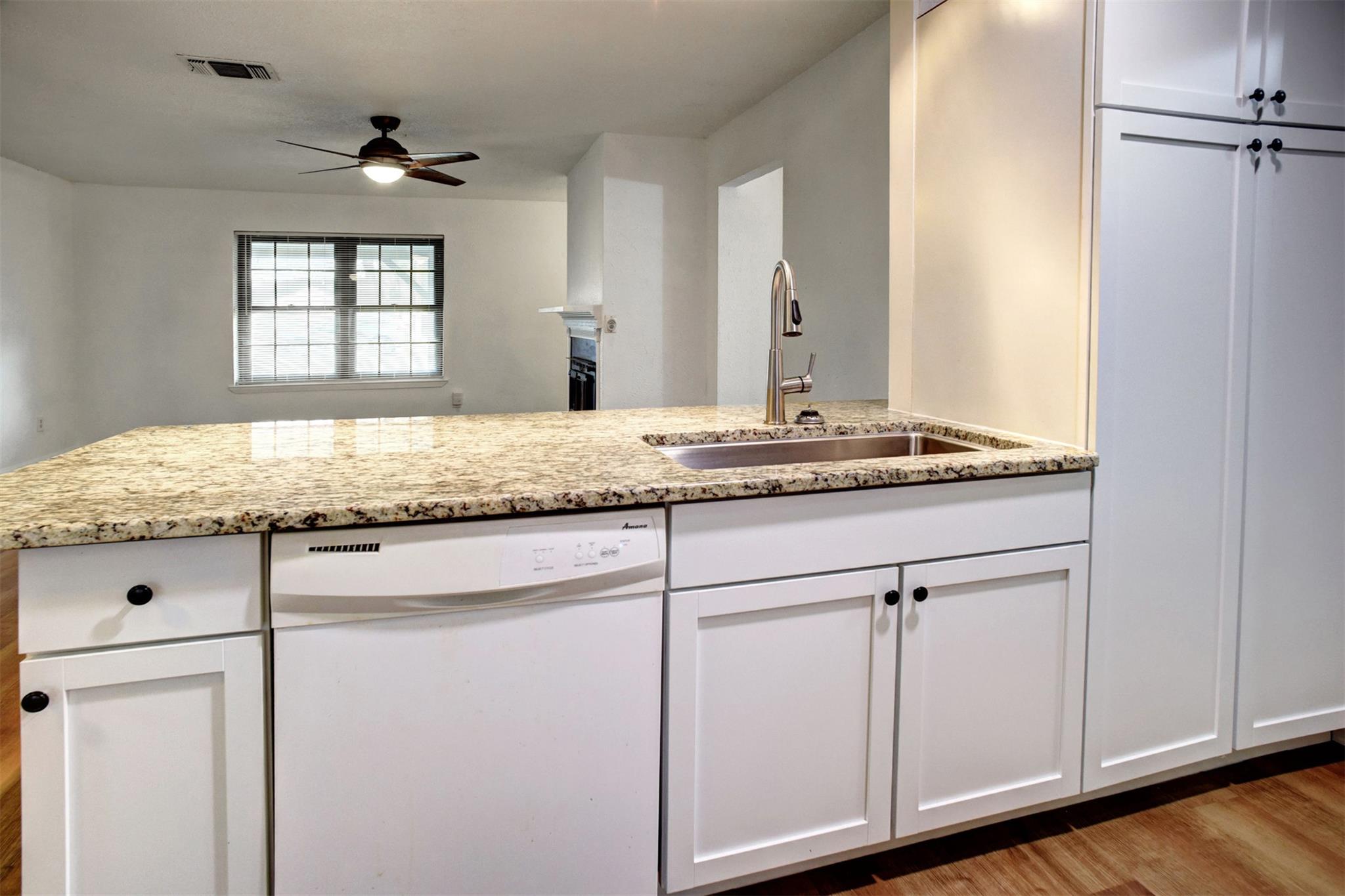 1037 Wilkes Cir, Smithville, TX 78957