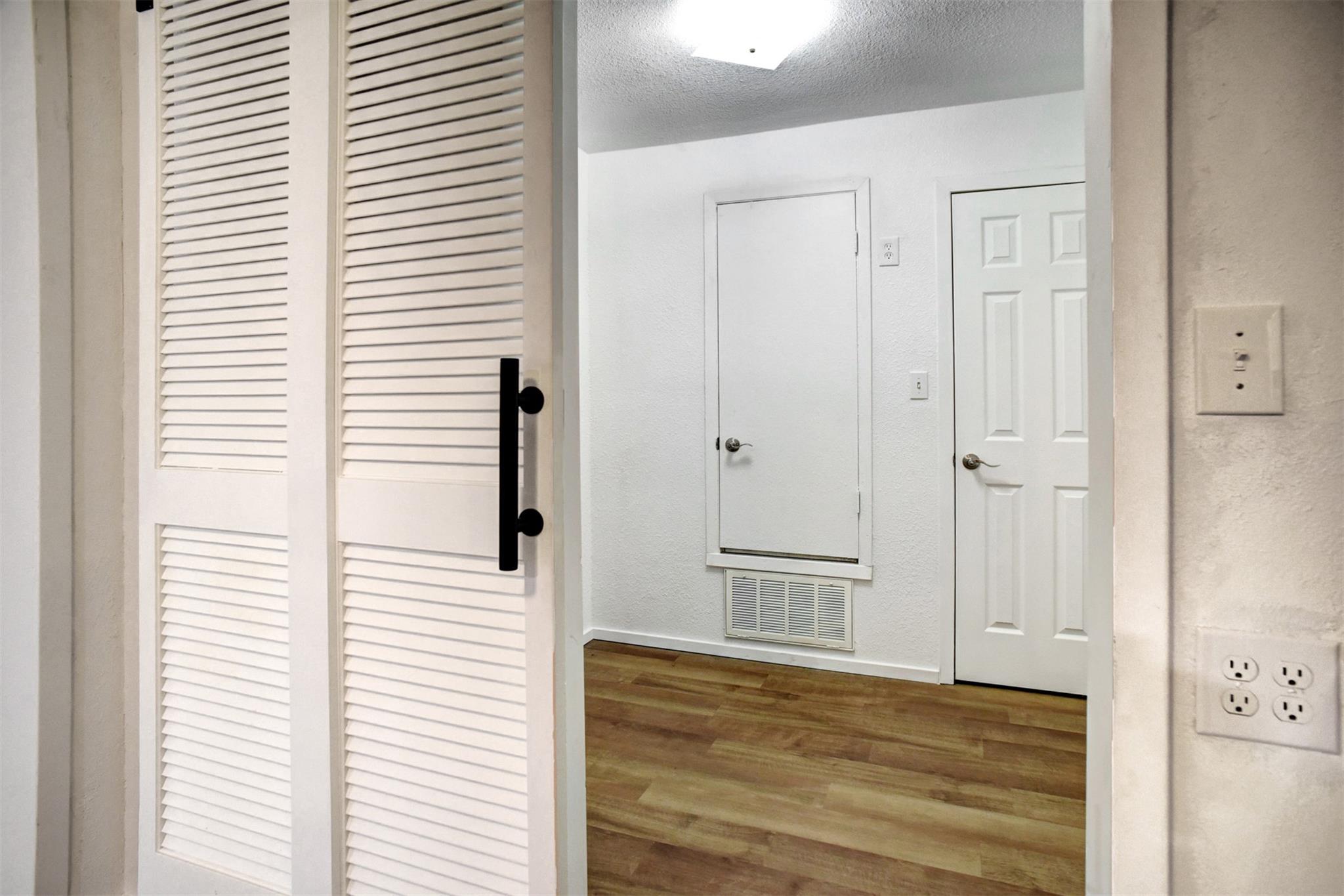 1037 Wilkes Cir, Smithville, TX 78957