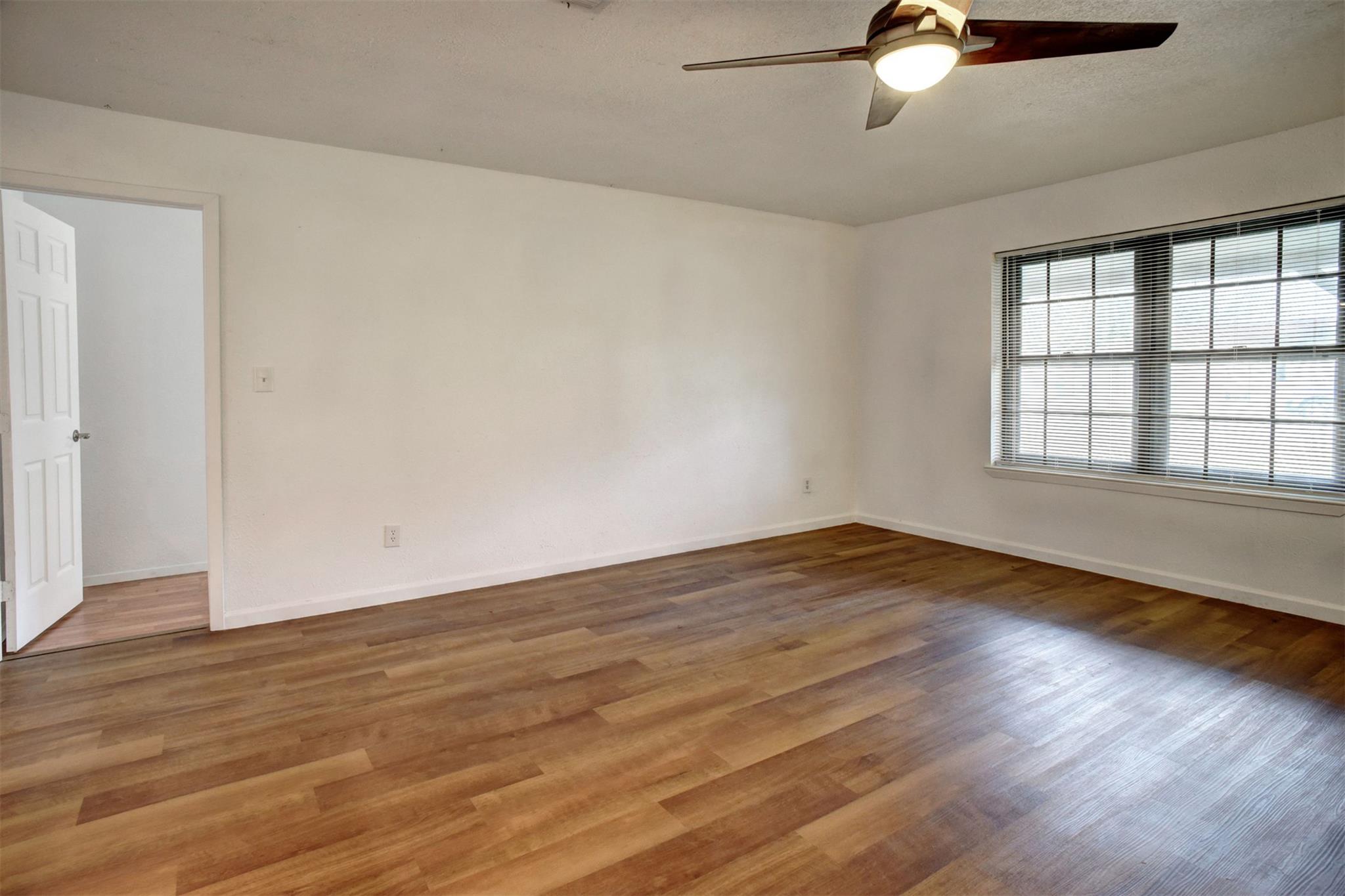 1037 Wilkes Cir, Smithville, TX 78957