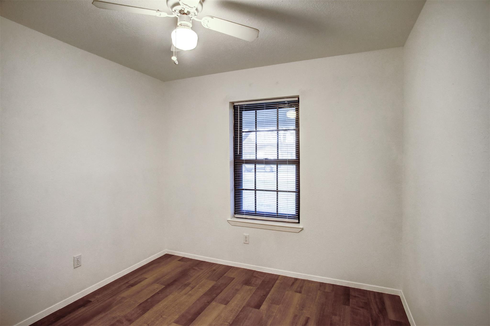 1037 Wilkes Cir, Smithville, TX 78957