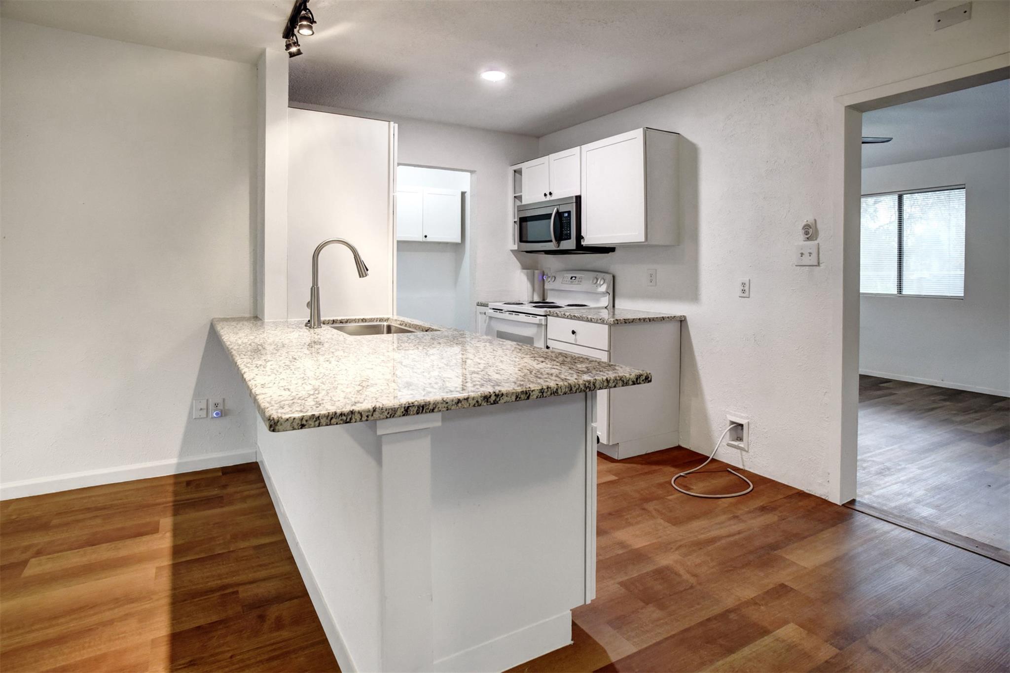 1037 Wilkes Cir, Smithville, TX 78957