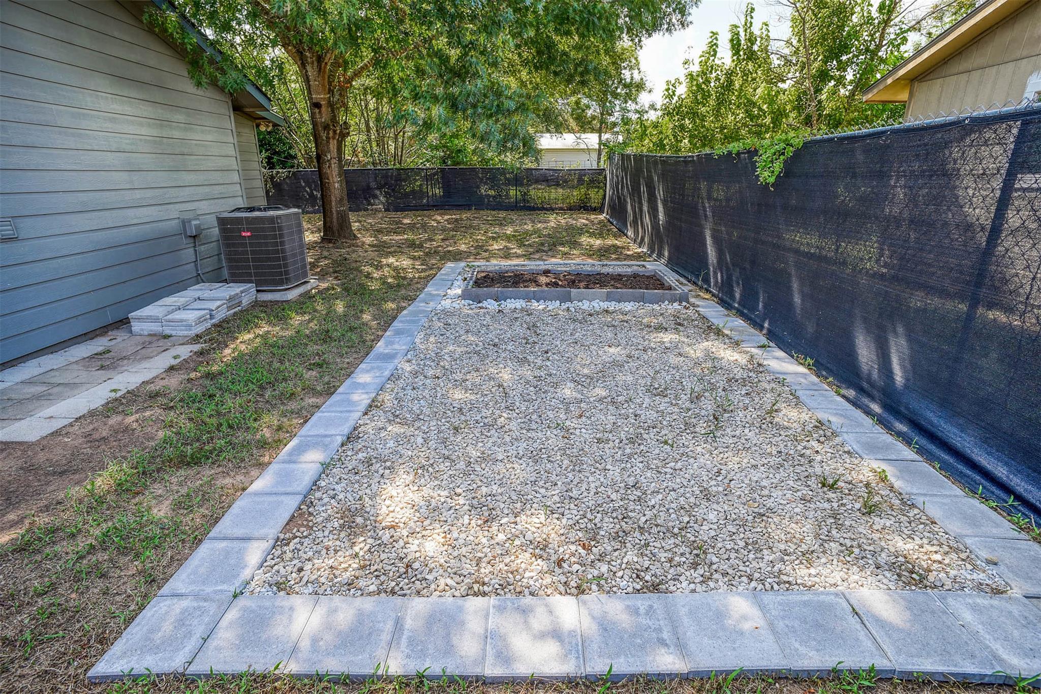 1037 Wilkes Cir, Smithville, TX 78957