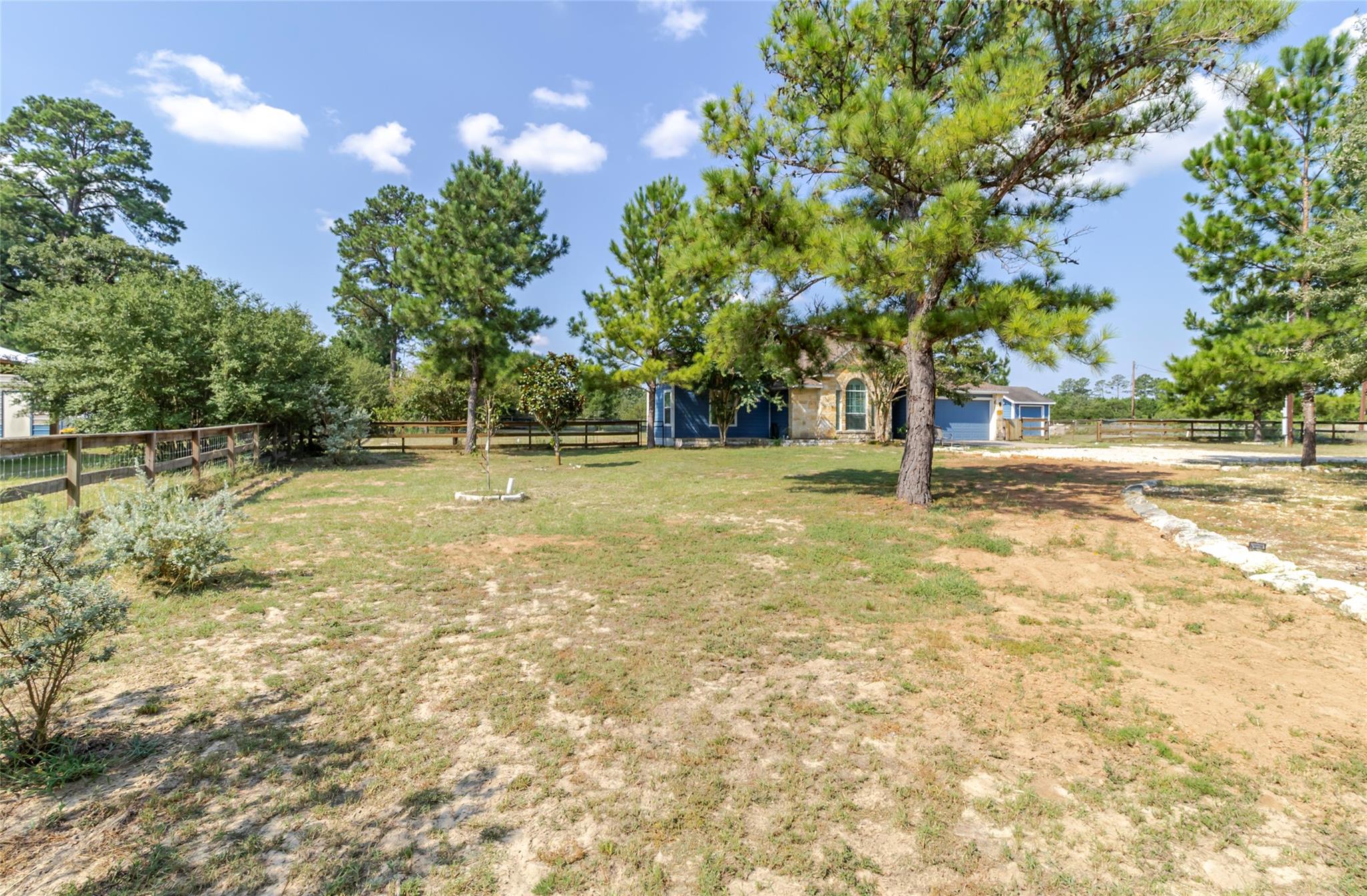 122 Travis Ln N, Paige, TX 78659