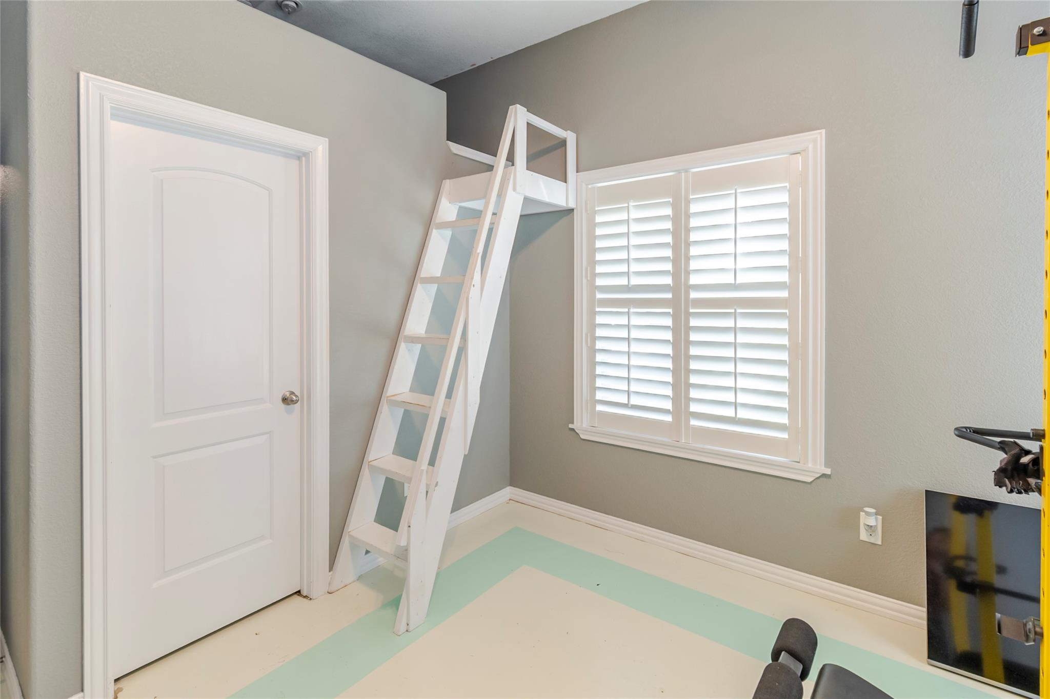 122 Travis Ln N, Paige, TX 78659