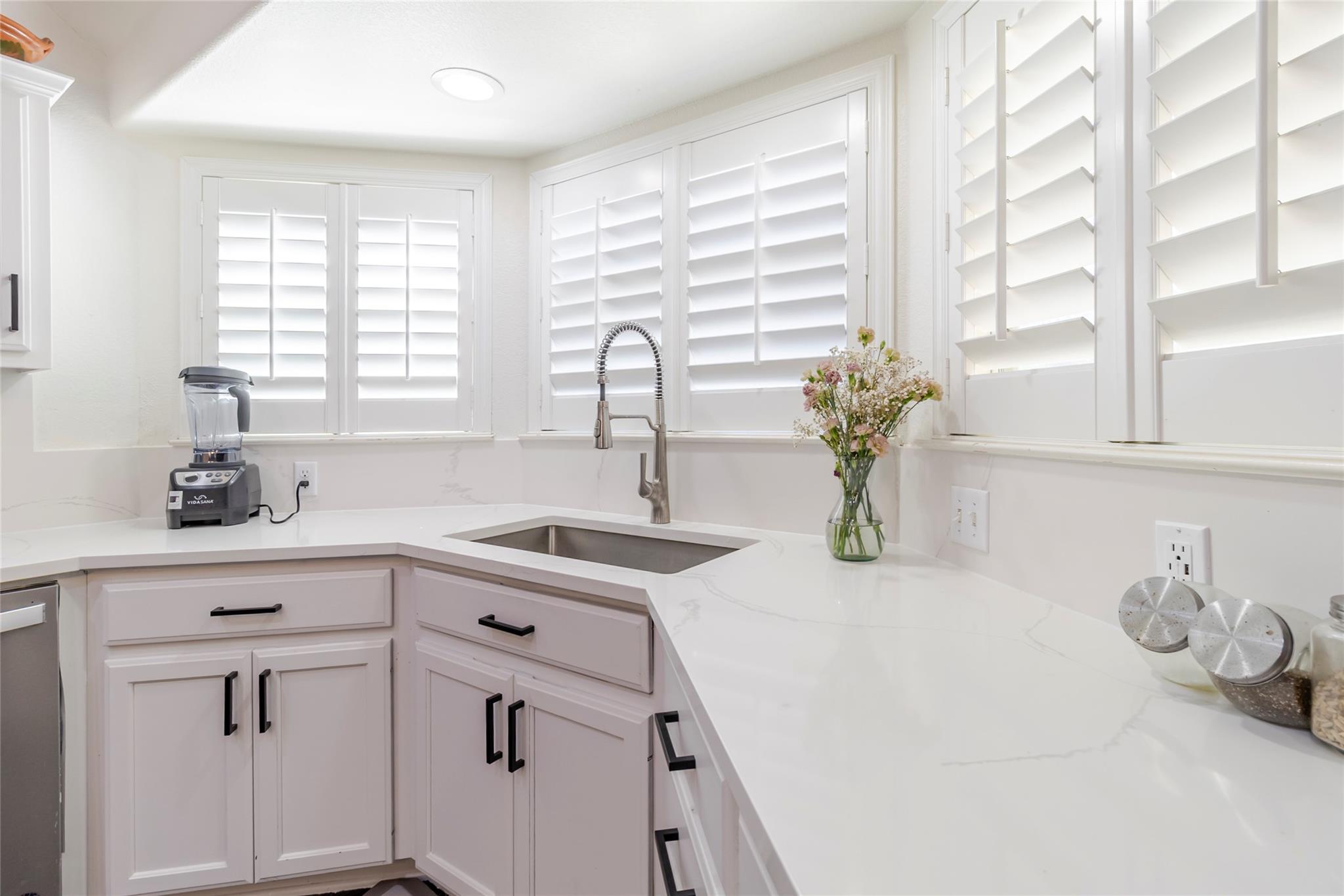 122 Travis Ln N, Paige, TX 78659