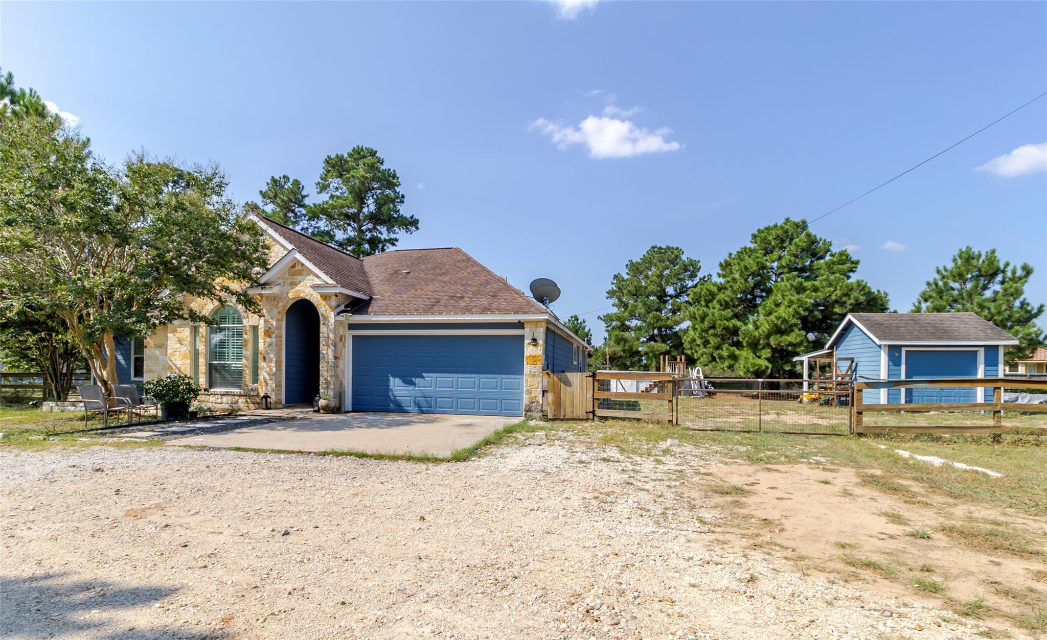 122 Travis Ln N, Paige, TX 78659
