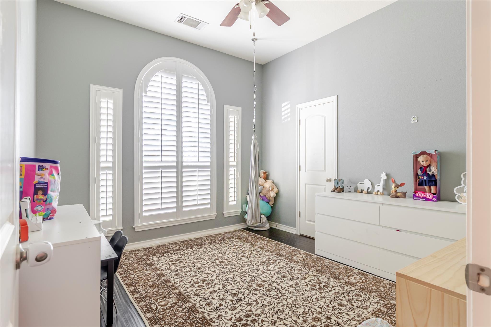 122 Travis Ln N, Paige, TX 78659