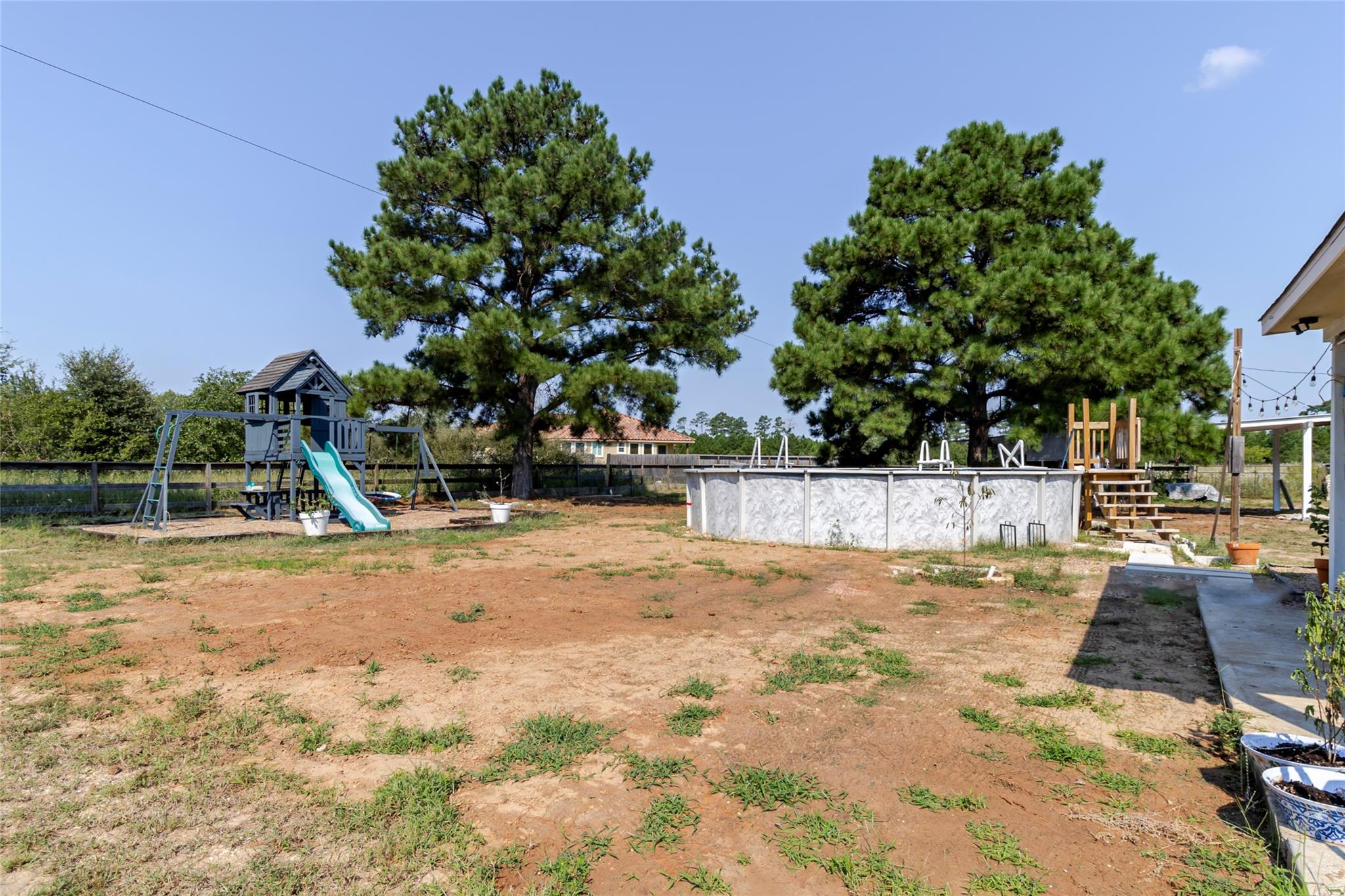 122 Travis Ln N, Paige, TX 78659