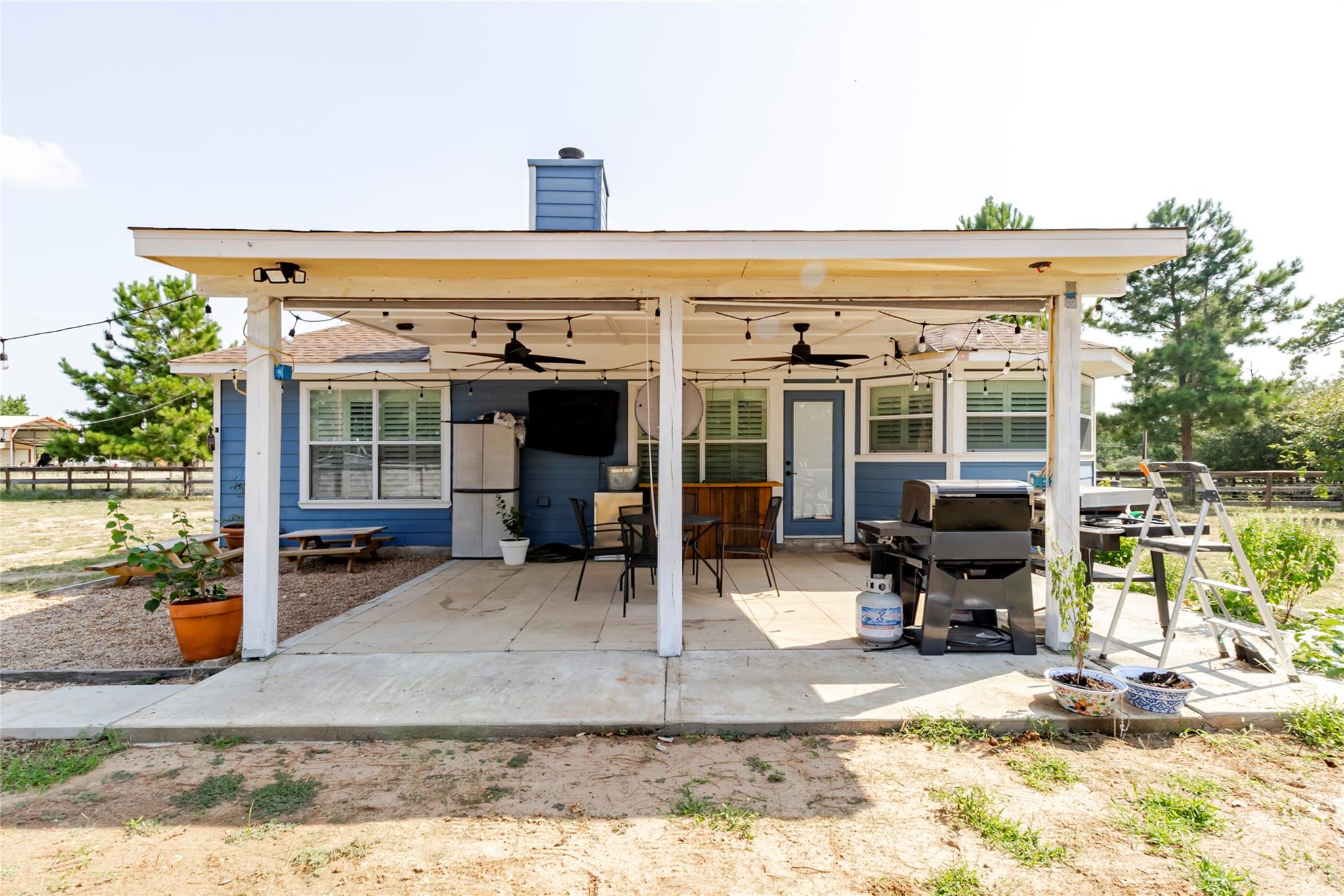 122 Travis Ln N, Paige, TX 78659