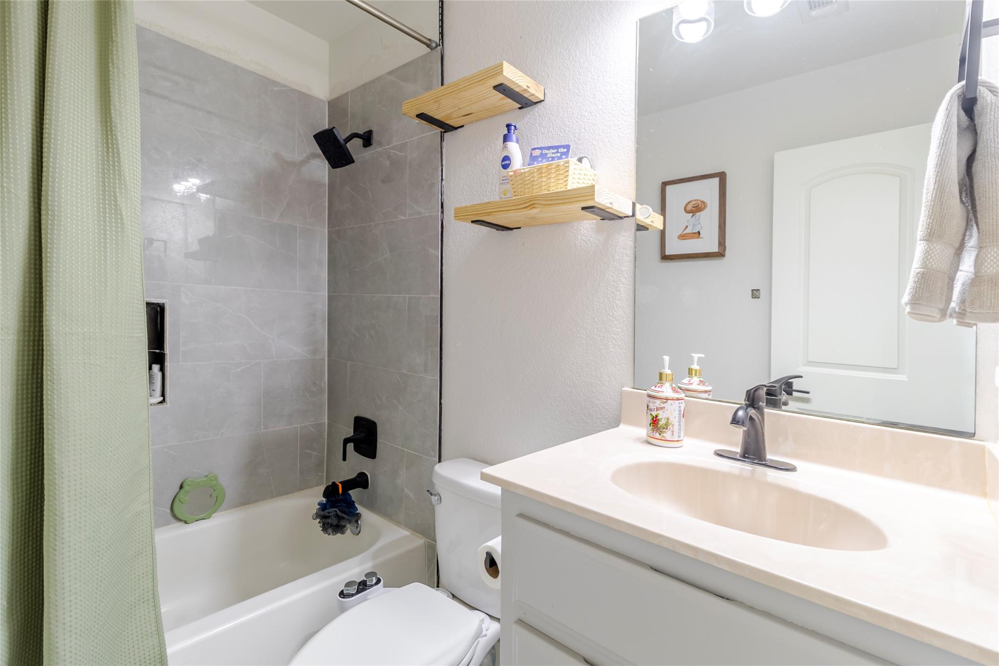 122 Travis Ln N, Paige, TX 78659