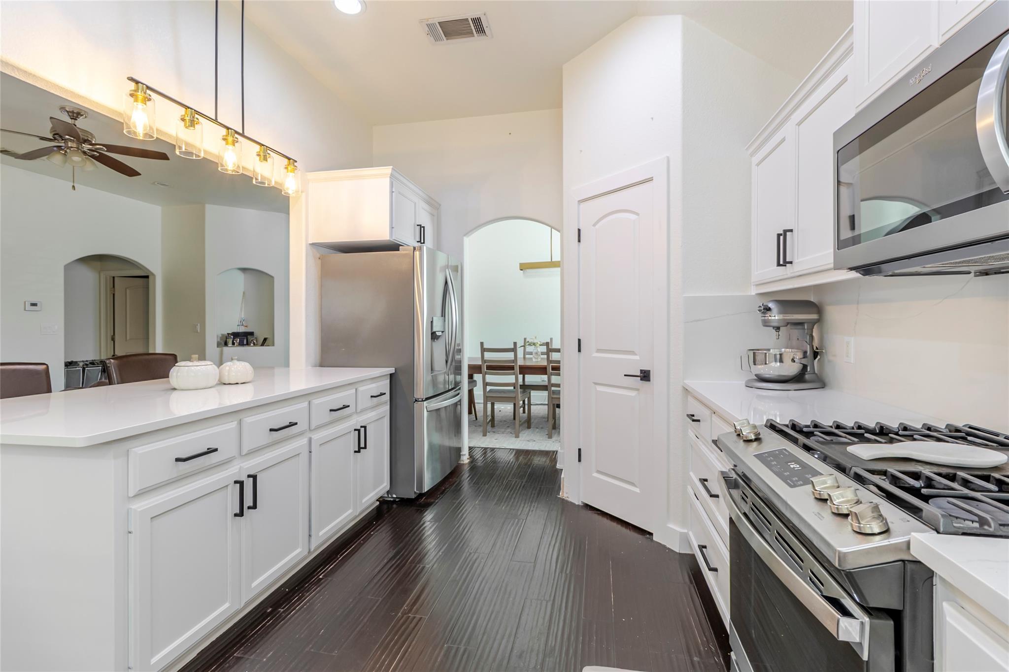 122 Travis Ln N, Paige, TX 78659