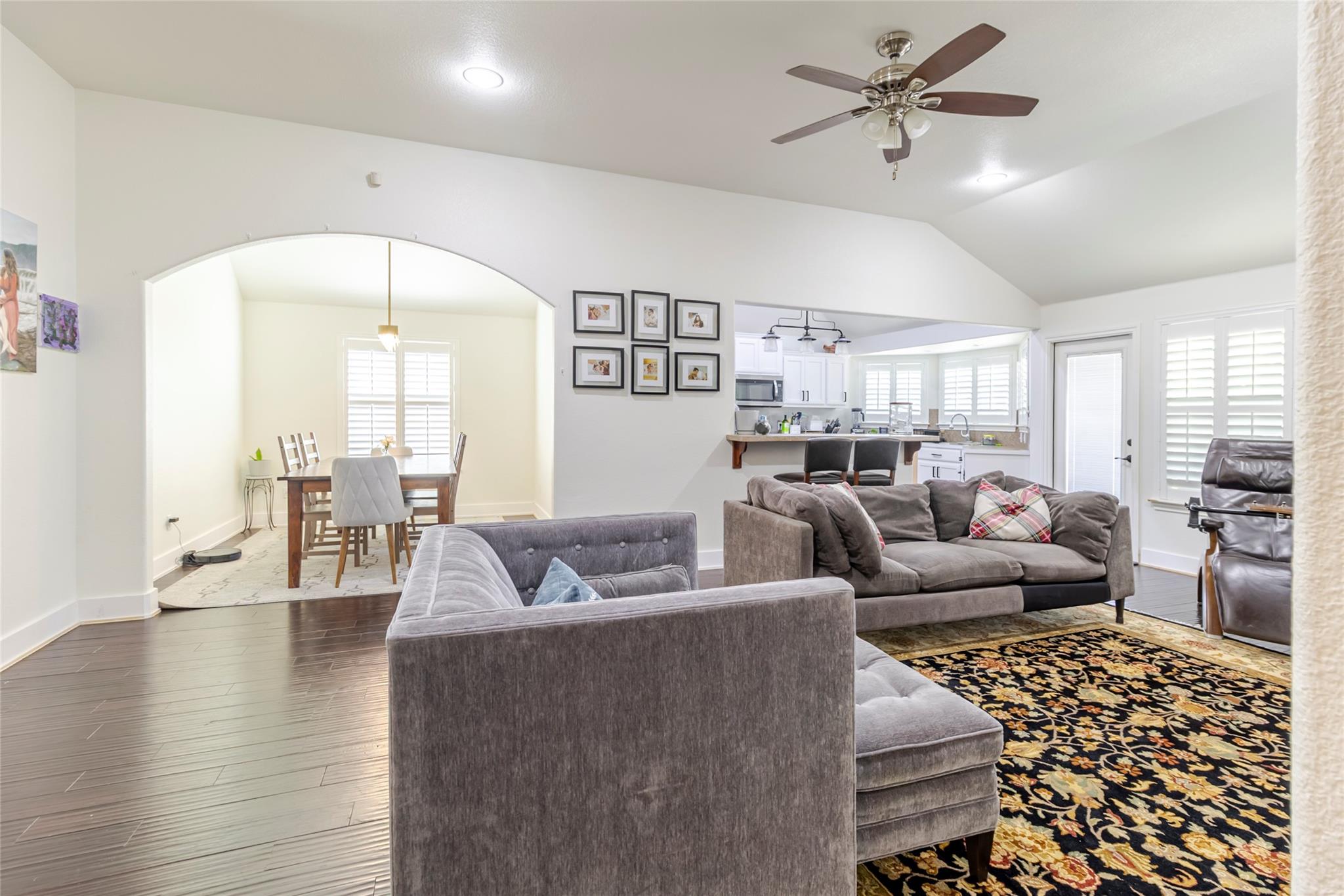 122 Travis Ln N, Paige, TX 78659