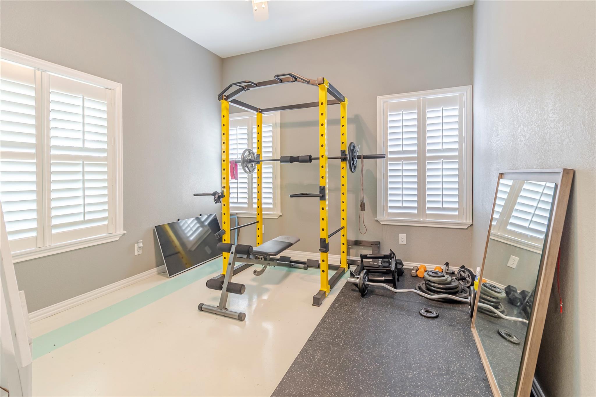 122 Travis Ln N, Paige, TX 78659