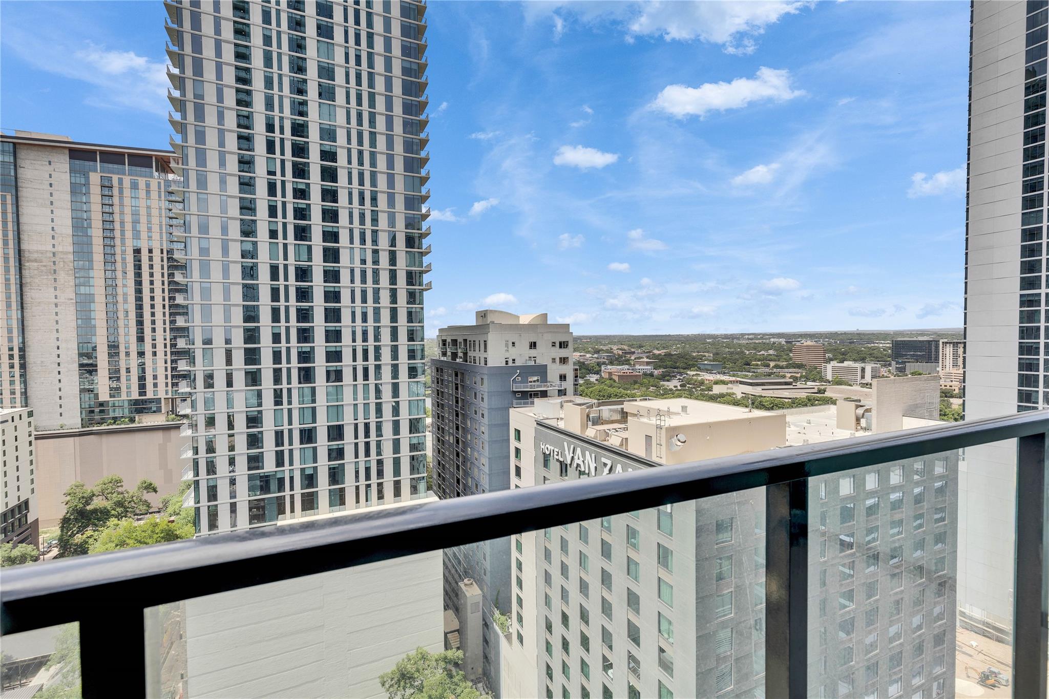 610 Davis St # 2003, Austin, TX 78701