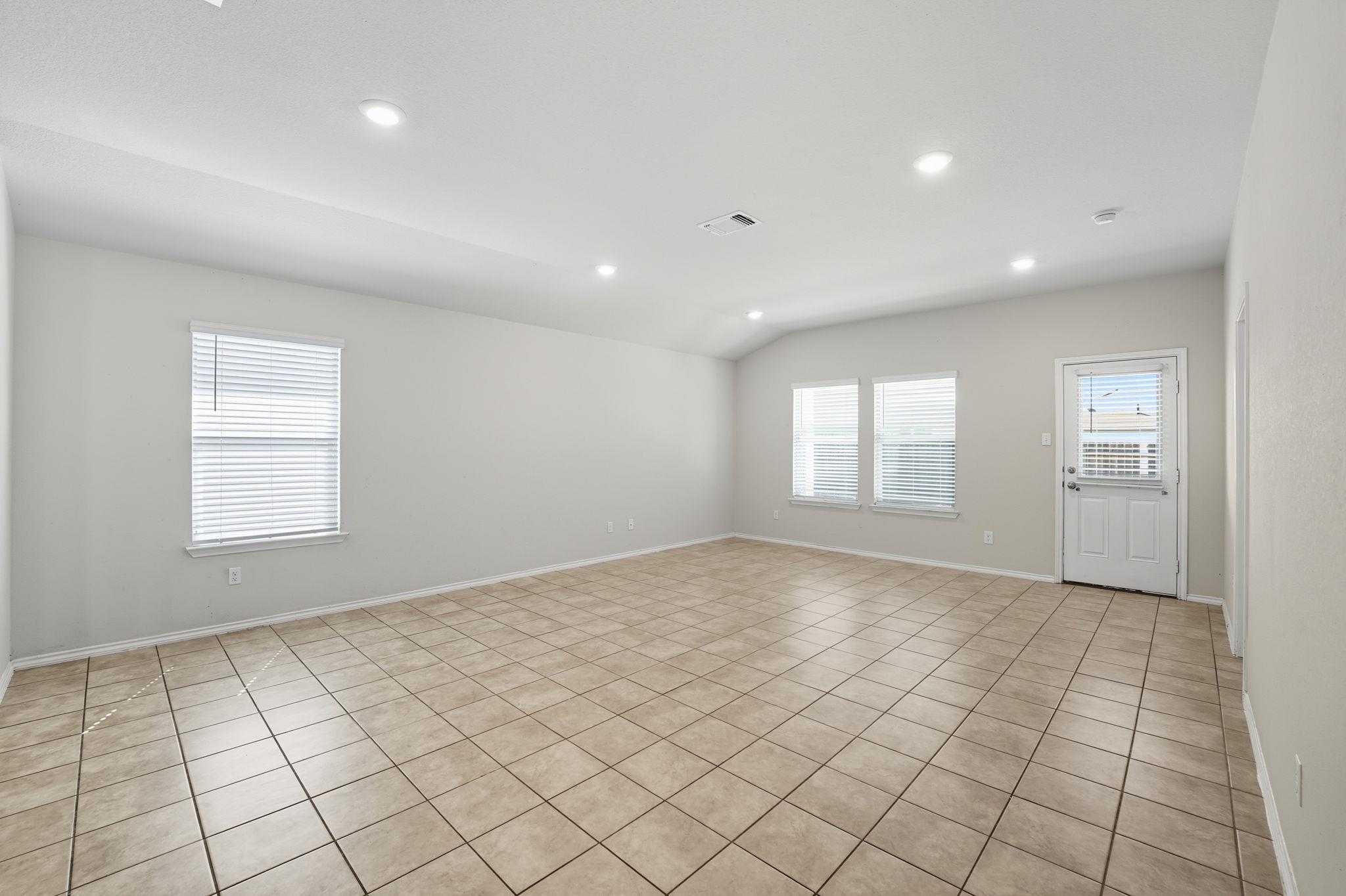 6002 Sally Ride Ln, Killeen, TX 76543