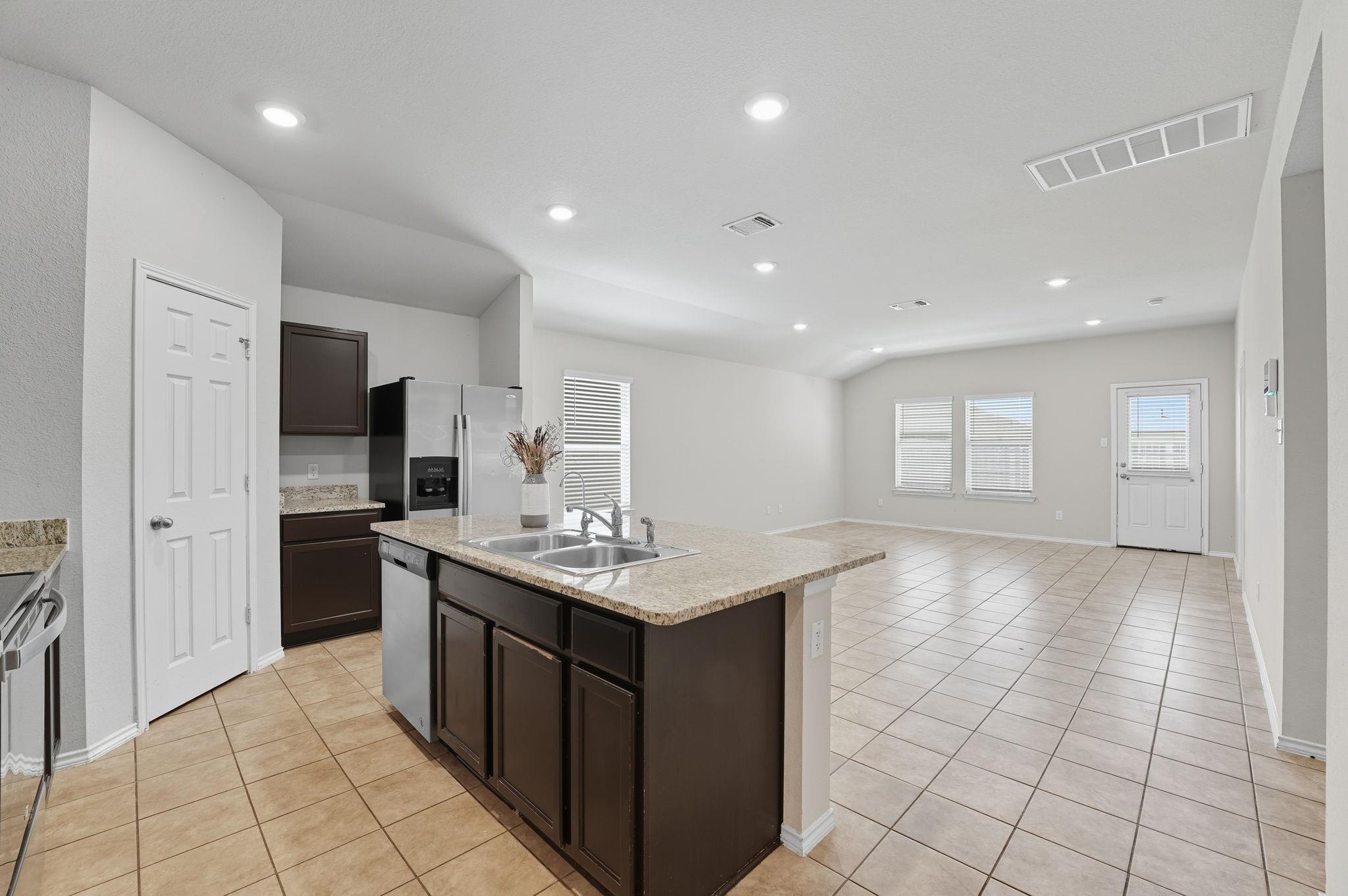 6002 Sally Ride Ln, Killeen, TX 76543