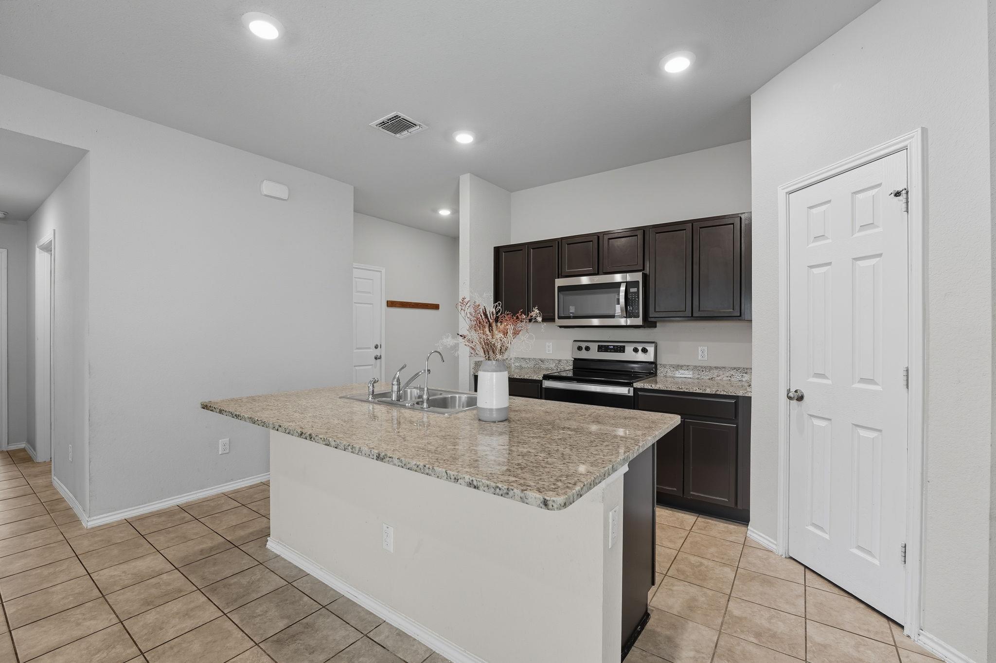 6002 Sally Ride Ln, Killeen, TX 76543