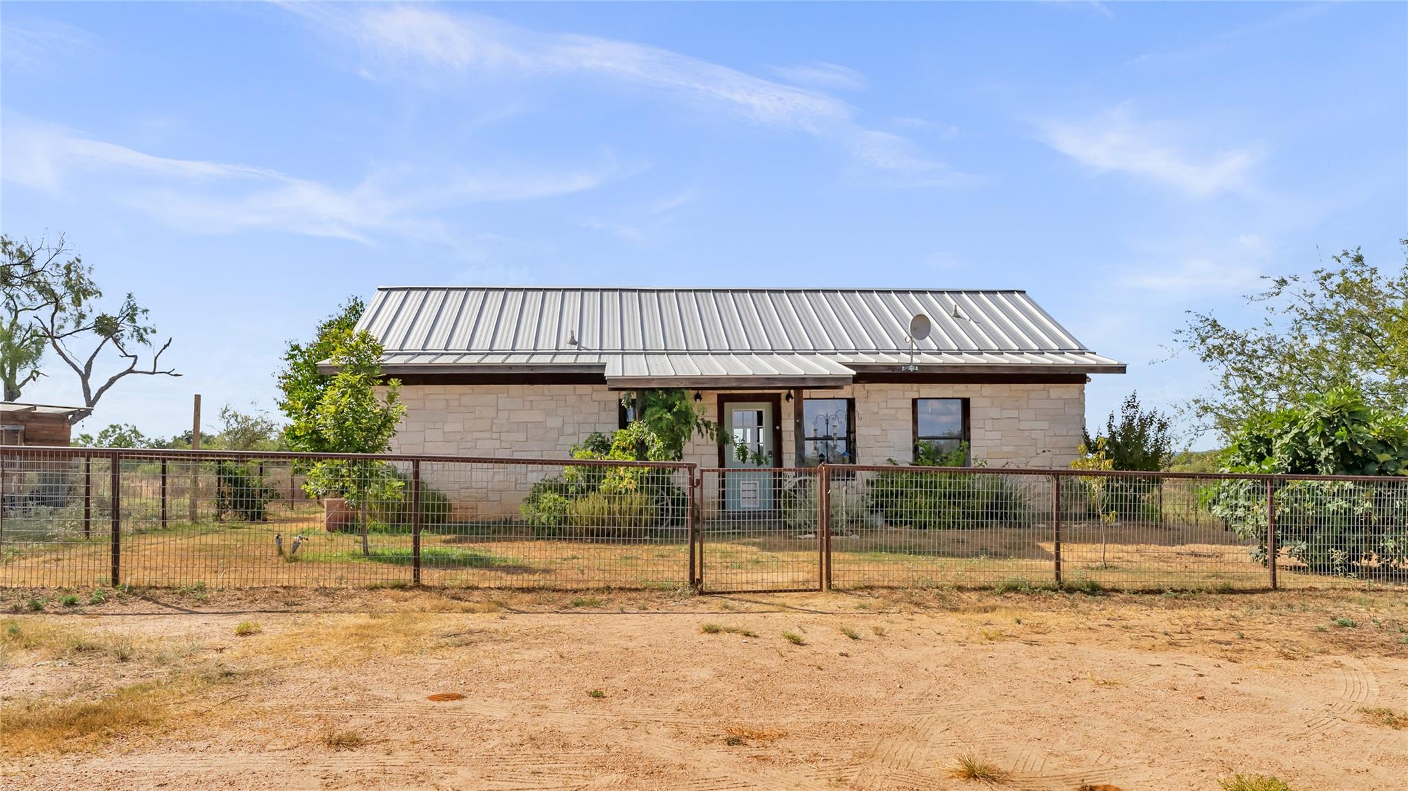 127 Offer Ln, Llano, TX 78643