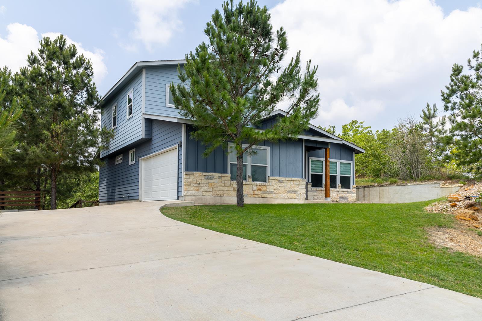 104 Kahalulu Dr, Bastrop, TX 78602