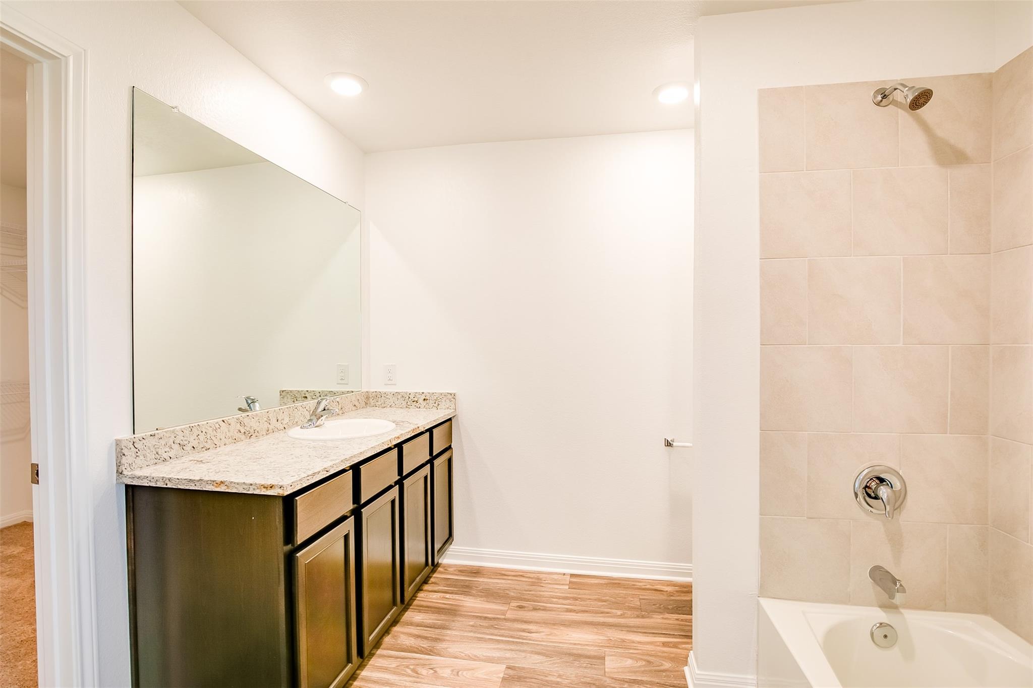 609 Riverdale Dr, Jarrell, TX 76537