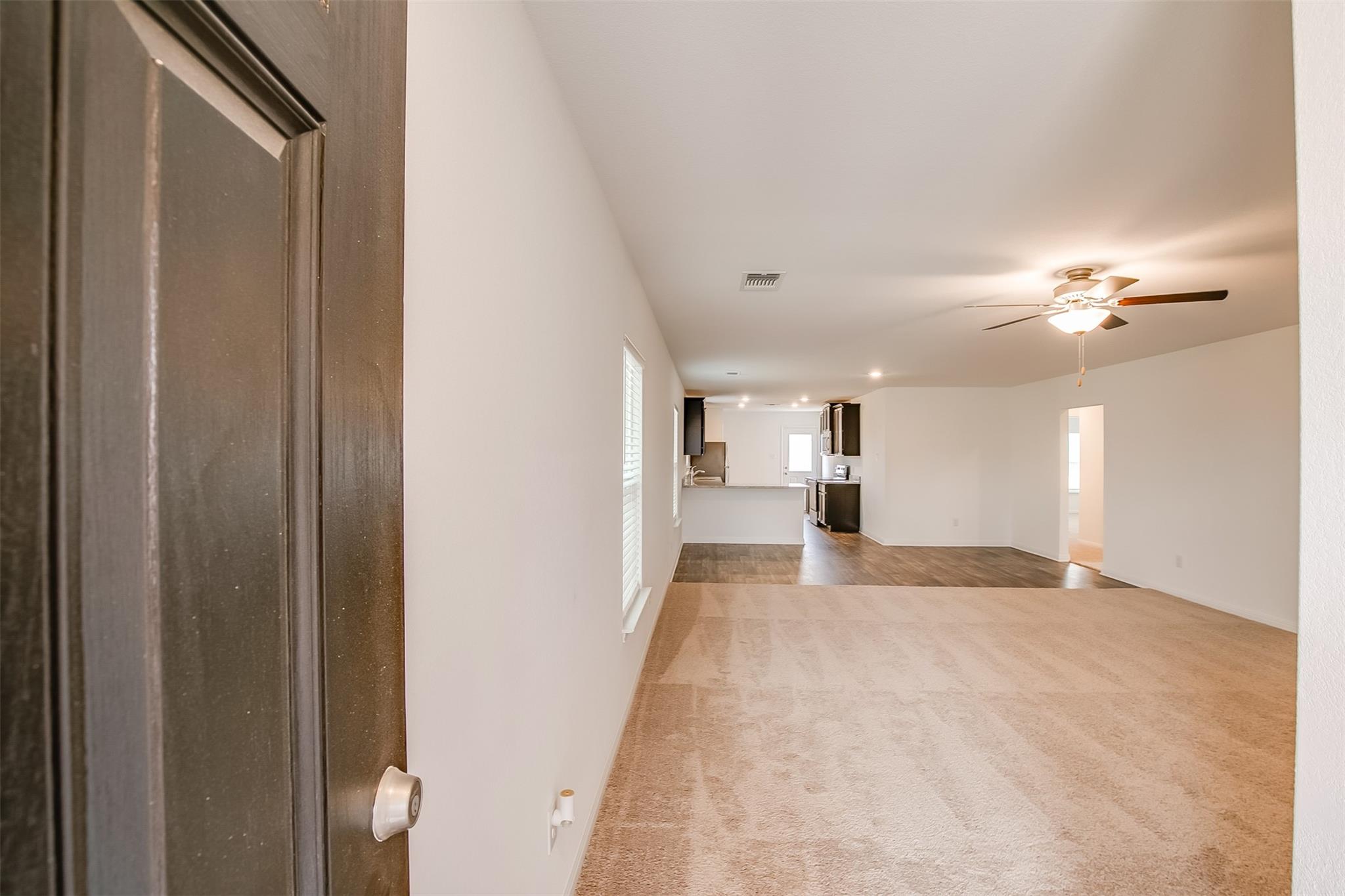 609 Riverdale Dr, Jarrell, TX 76537