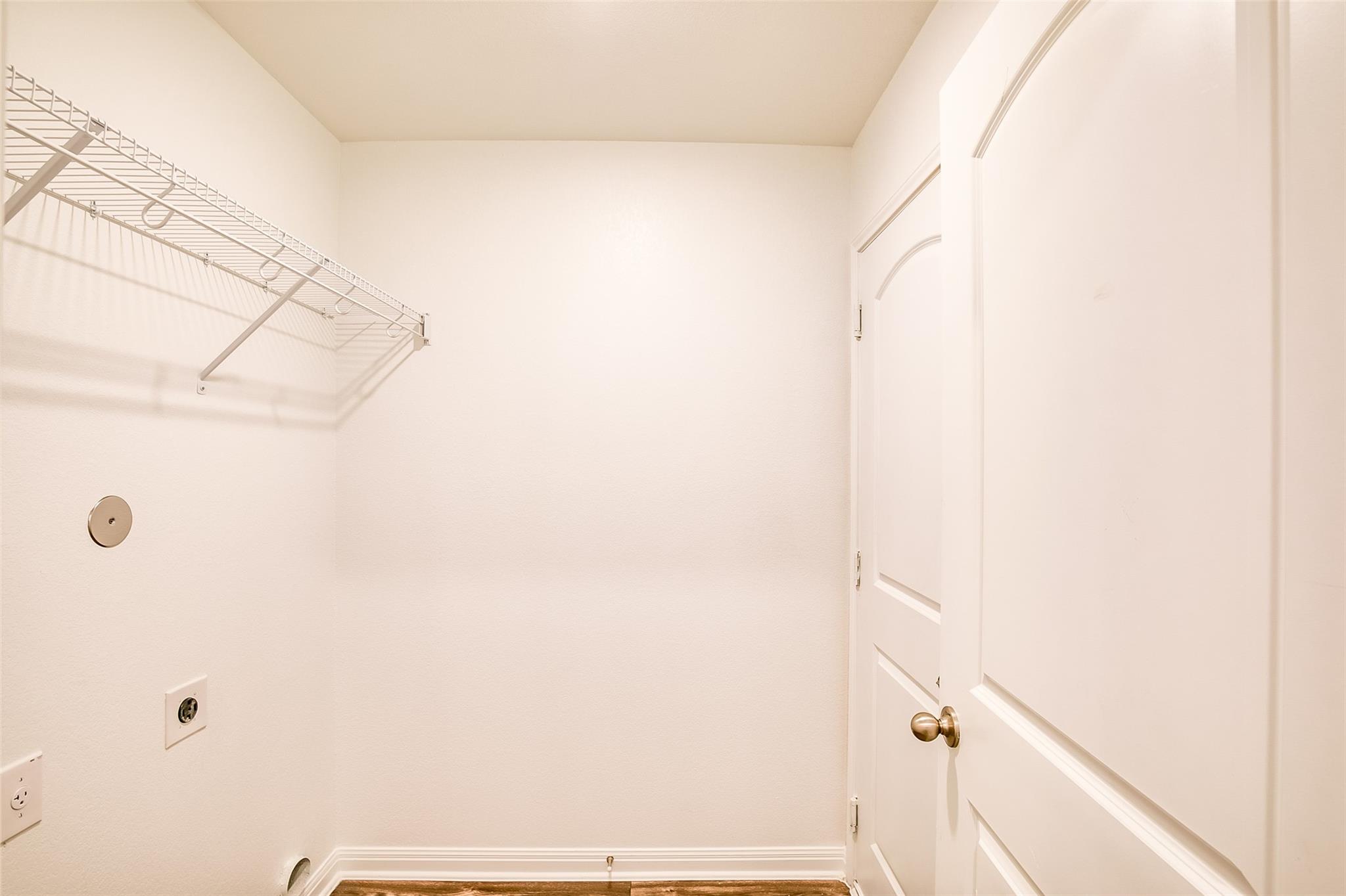 609 Riverdale Dr, Jarrell, TX 76537