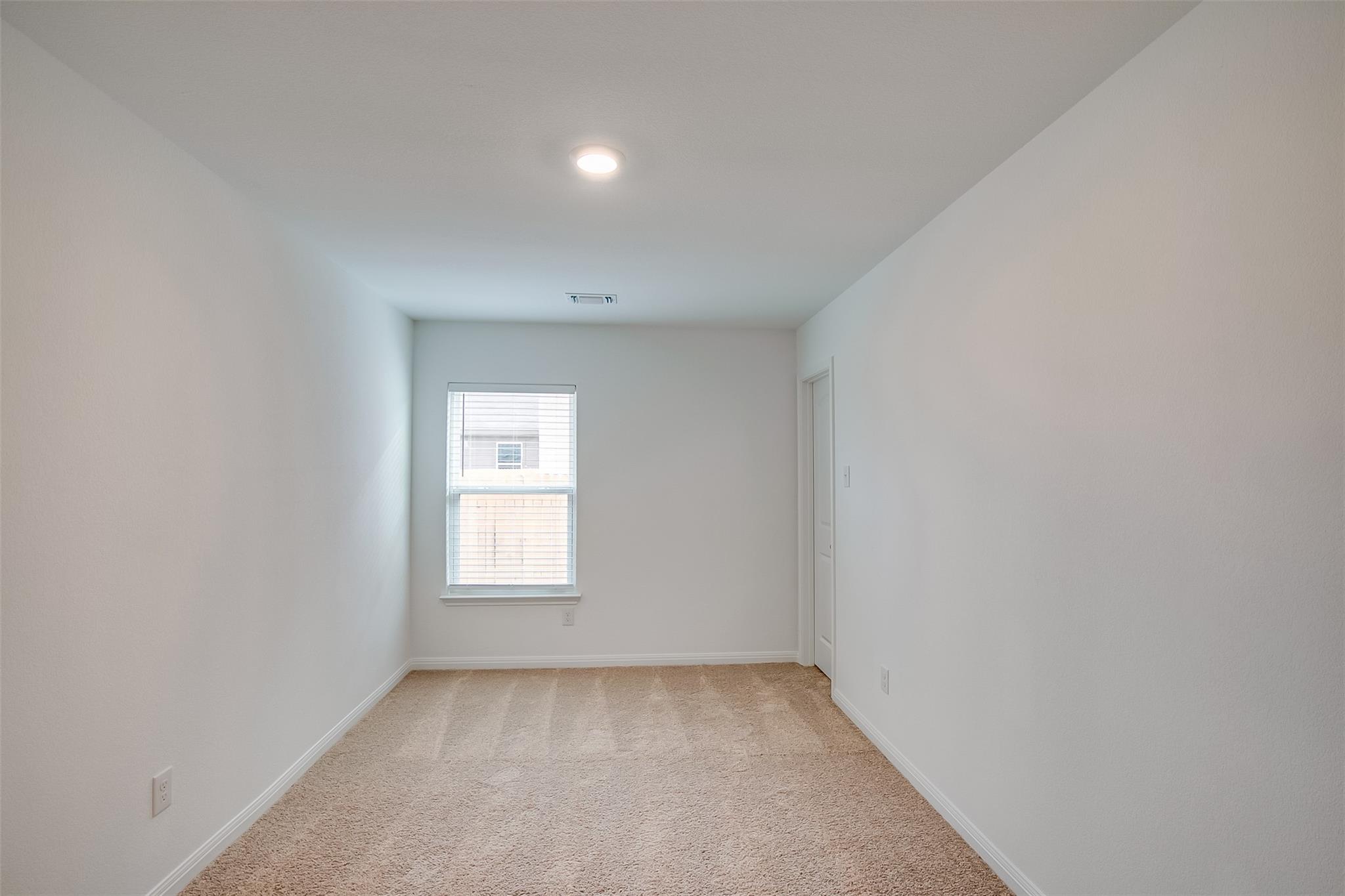 609 Riverdale Dr, Jarrell, TX 76537