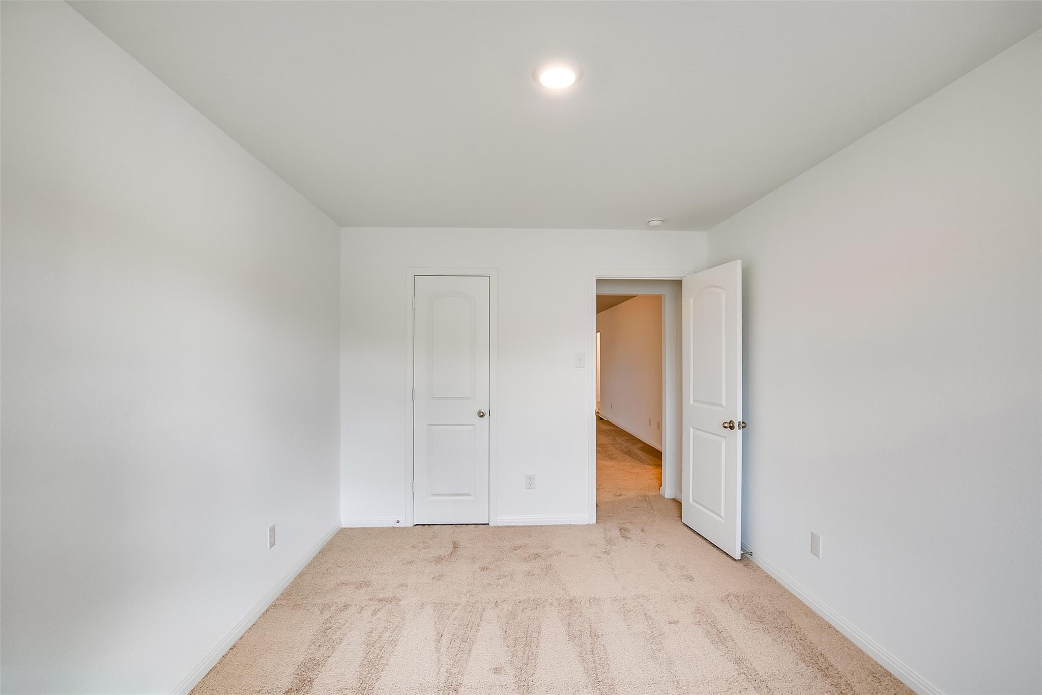 609 Riverdale Dr, Jarrell, TX 76537