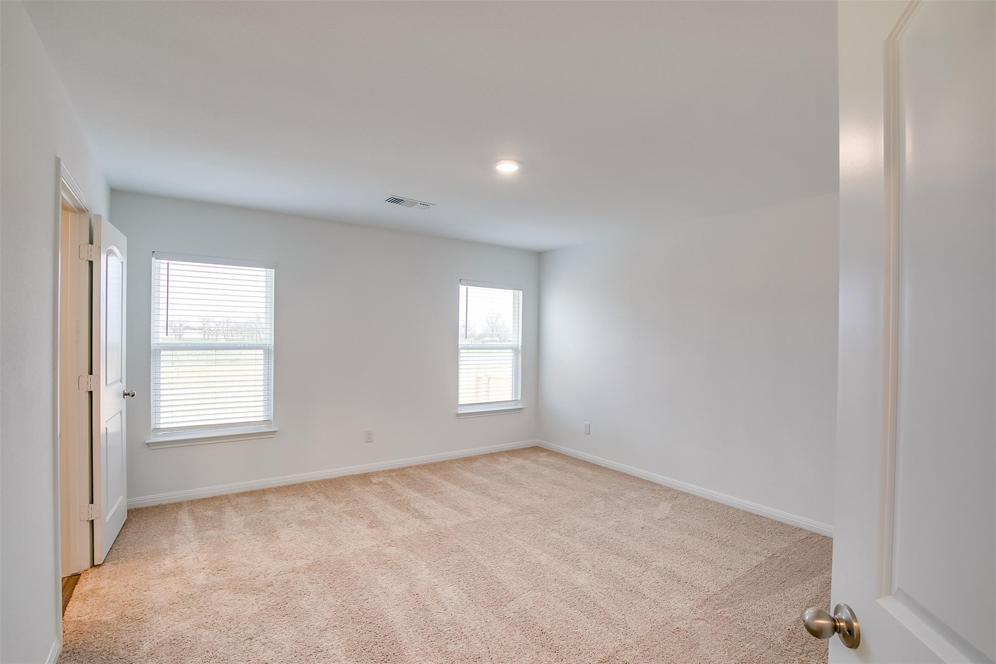 609 Riverdale Dr, Jarrell, TX 76537