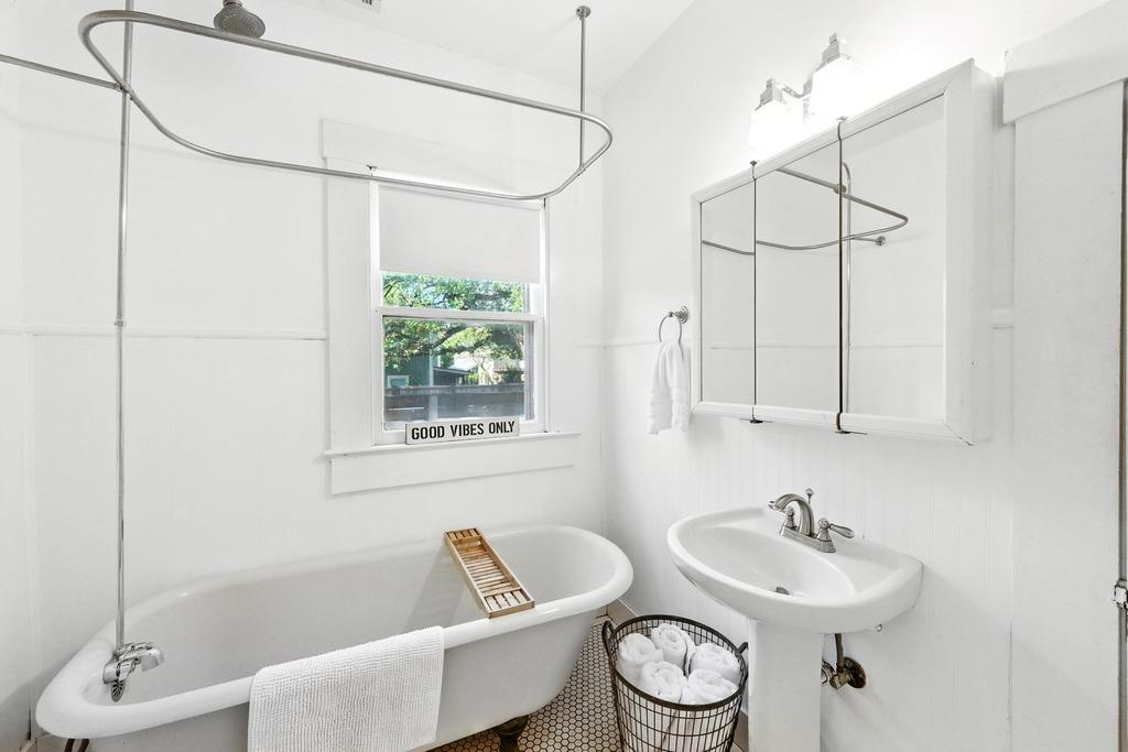 900 W Lynn St, Austin, TX 78703