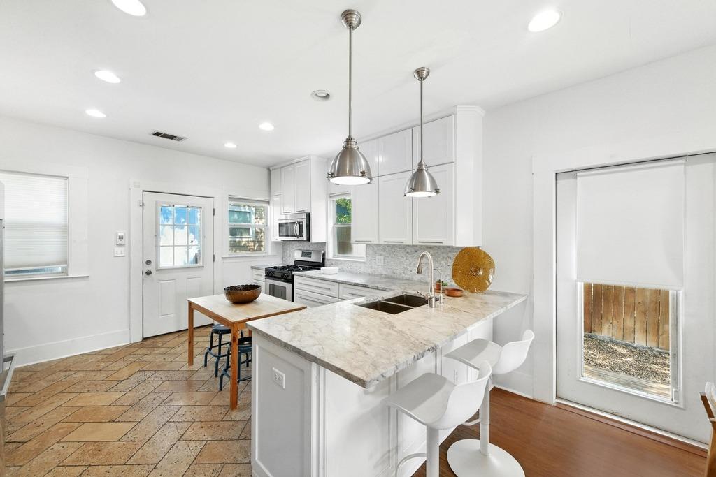 900 W Lynn St, Austin, TX 78703