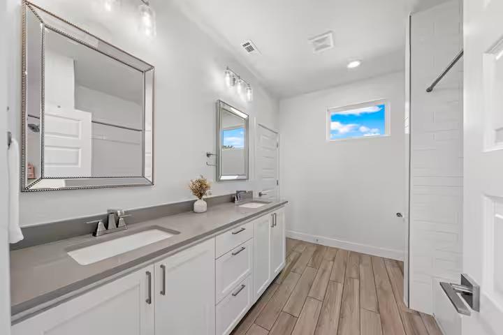 18401 Valley Hill Ln, Point Venture, TX 78645