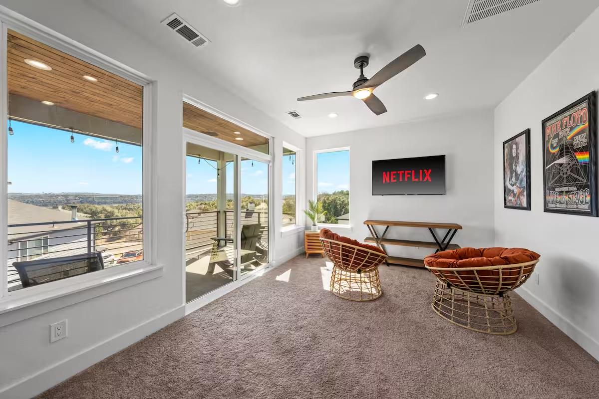 18401 Valley Hill Ln, Point Venture, TX 78645