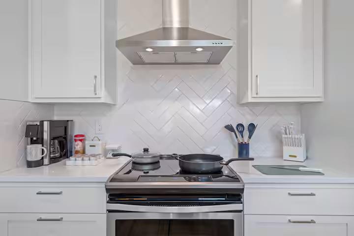 18401 Valley Hill Ln, Point Venture, TX 78645