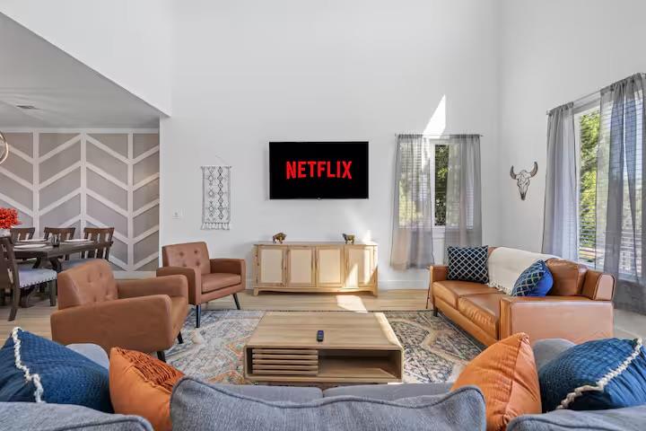 18401 Valley Hill Ln, Point Venture, TX 78645