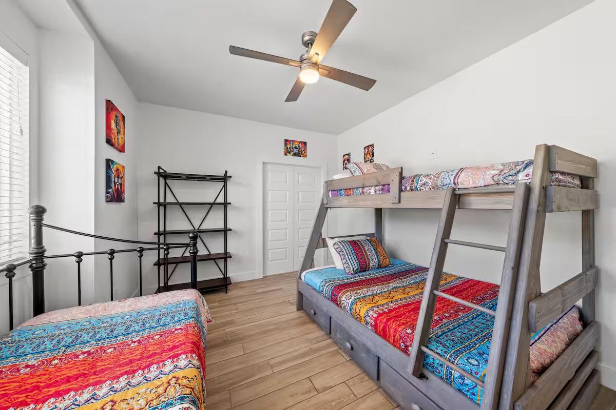 18401 Valley Hill Ln, Point Venture, TX 78645