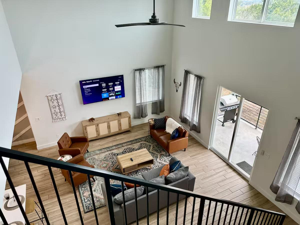 18401 Valley Hill Ln, Point Venture, TX 78645