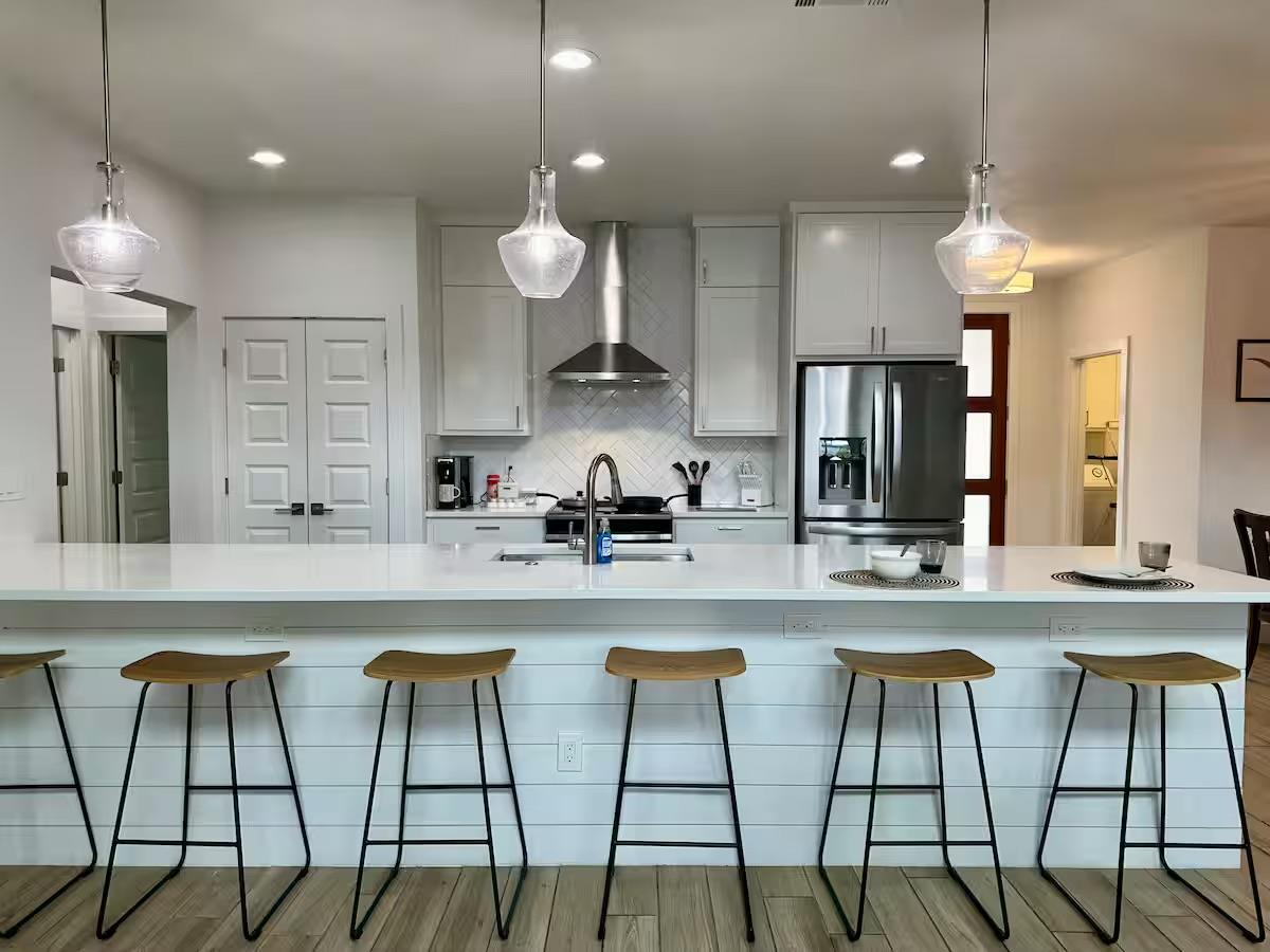 18401 Valley Hill Ln, Point Venture, TX 78645