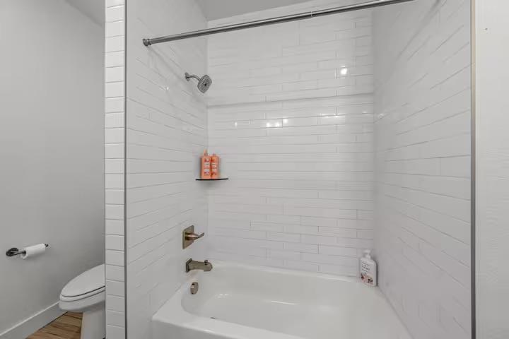 18401 Valley Hill Ln, Point Venture, TX 78645