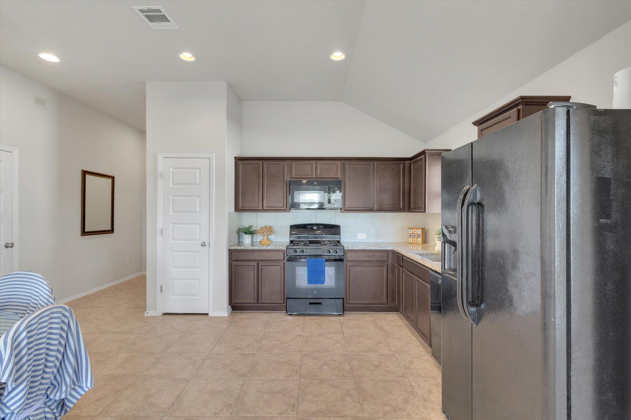 425 Spiny Lizard Ln, San Marcos, TX 78666