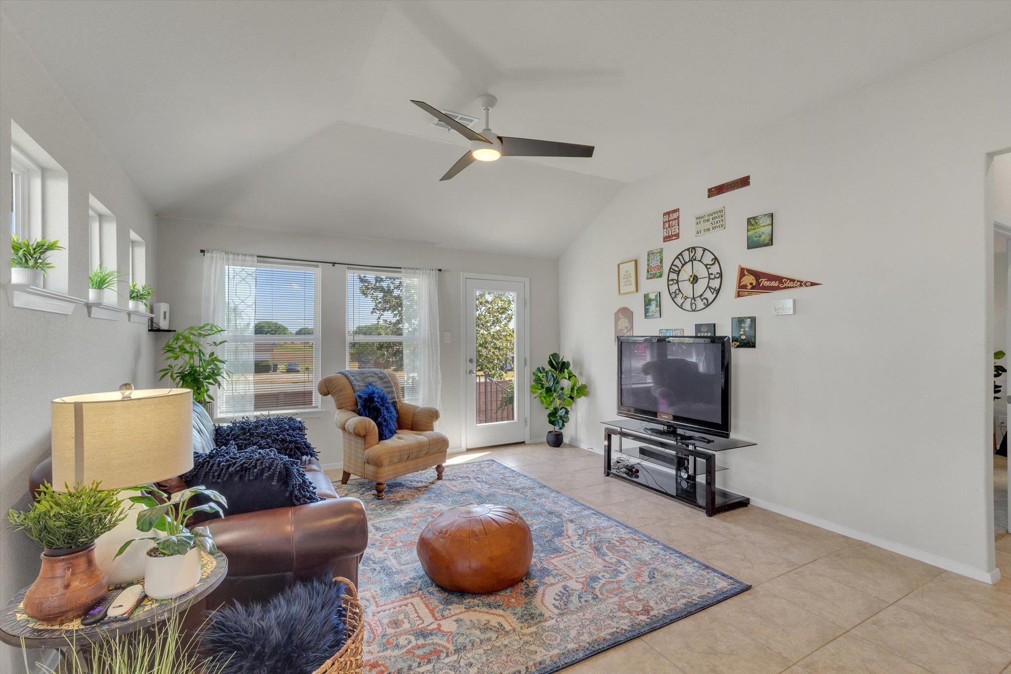 425 Spiny Lizard Ln, San Marcos, TX 78666