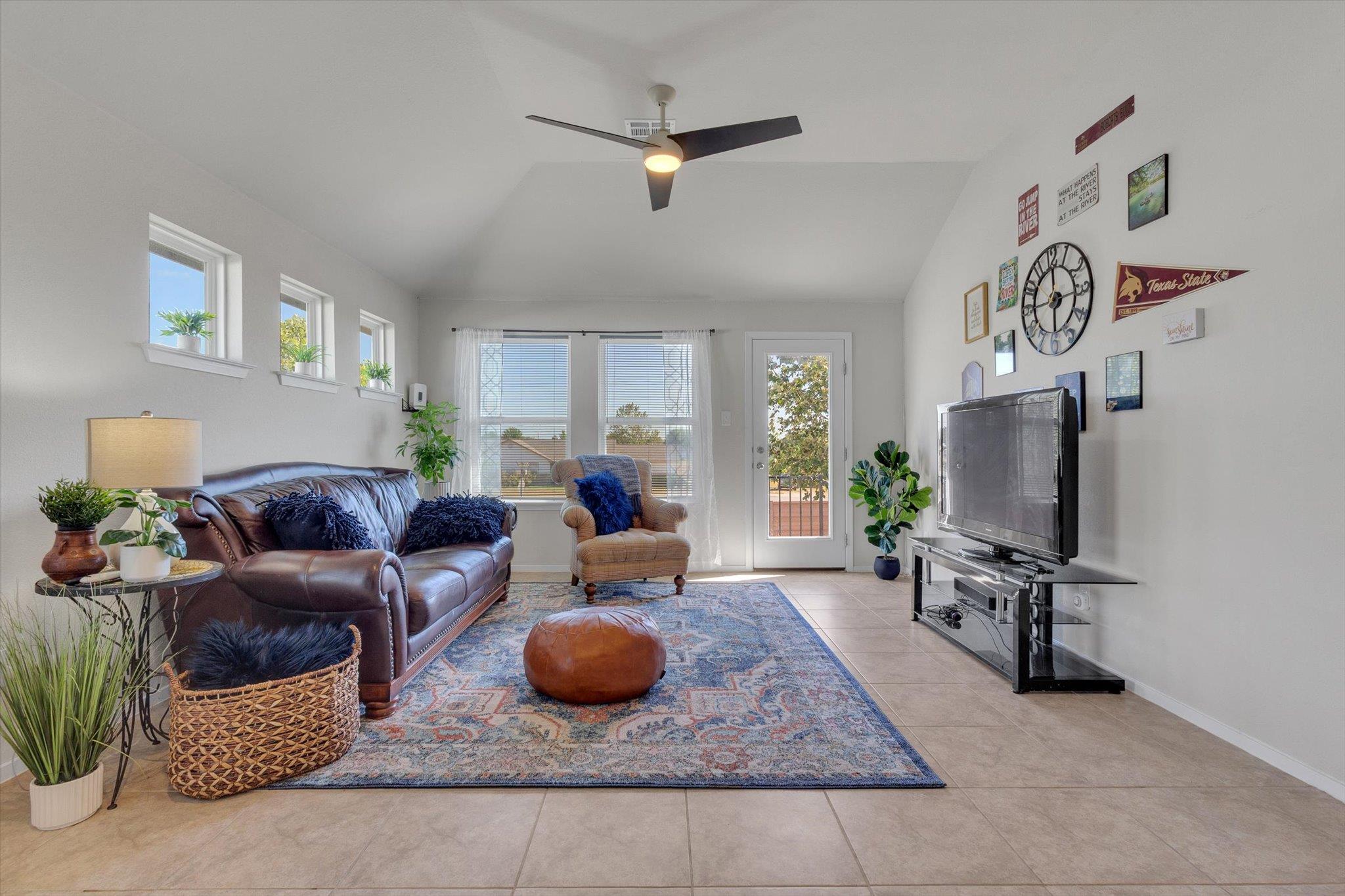 425 Spiny Lizard Ln, San Marcos, TX 78666