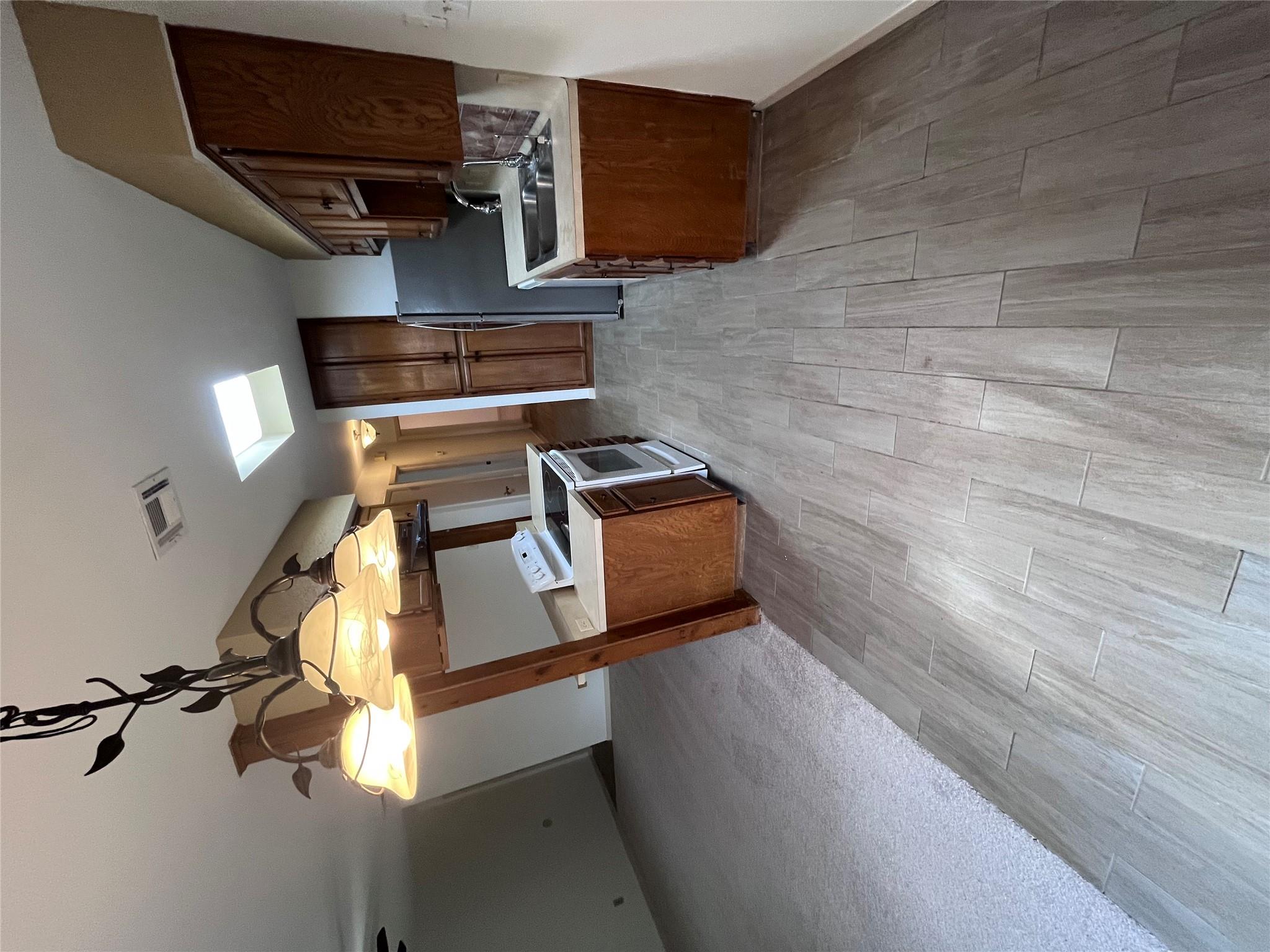 6490 HART Ln, Austin, TX 78731