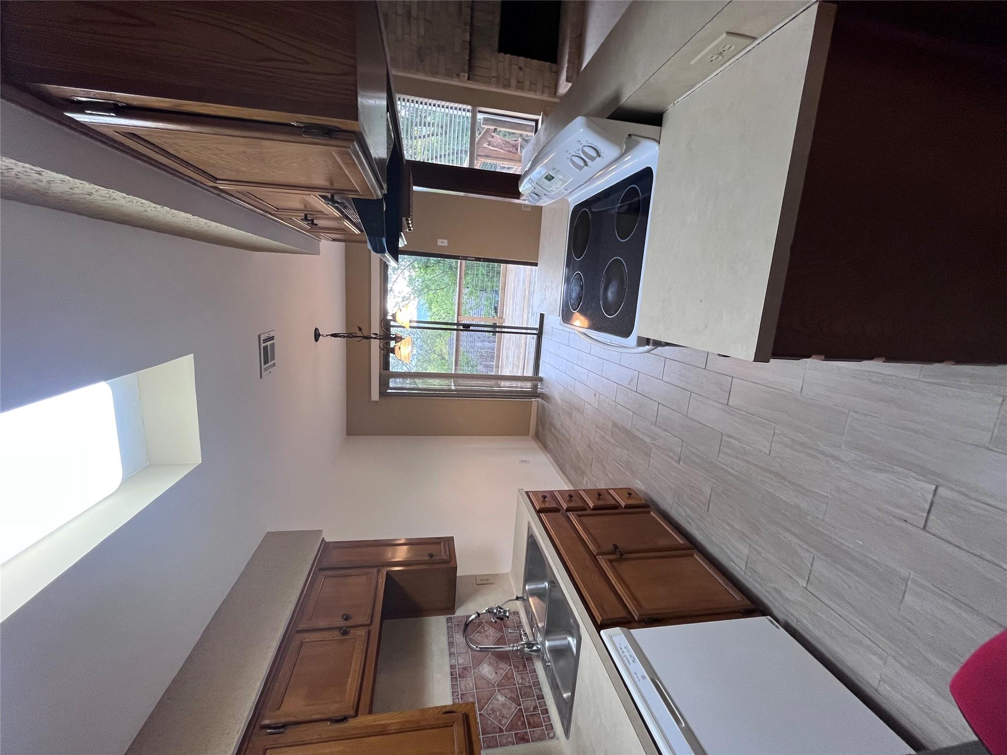 6490 HART Ln, Austin, TX 78731