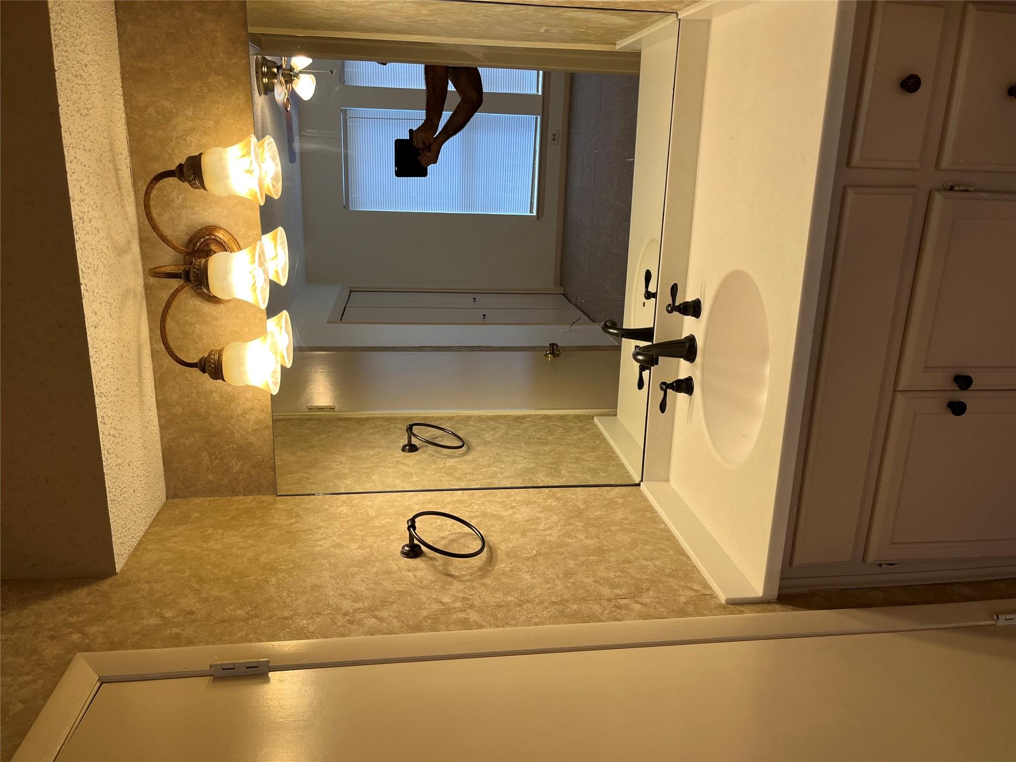 6490 HART Ln, Austin, TX 78731