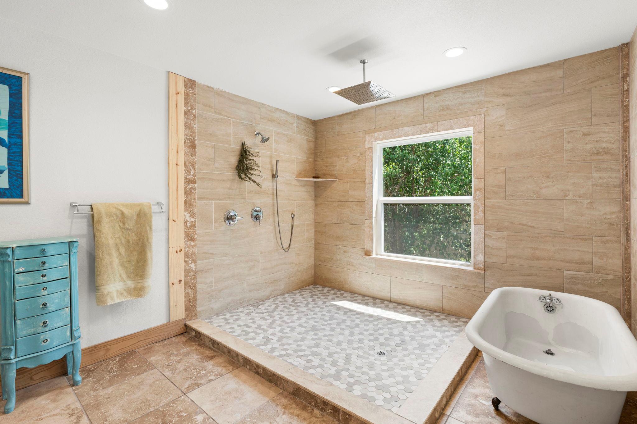 202 E NEWTON St E, Luling, TX 78648