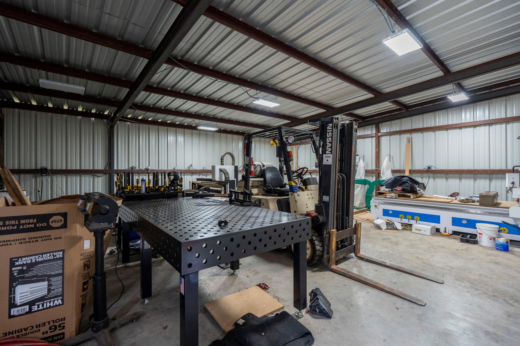 202 E NEWTON St E, Luling, TX 78648