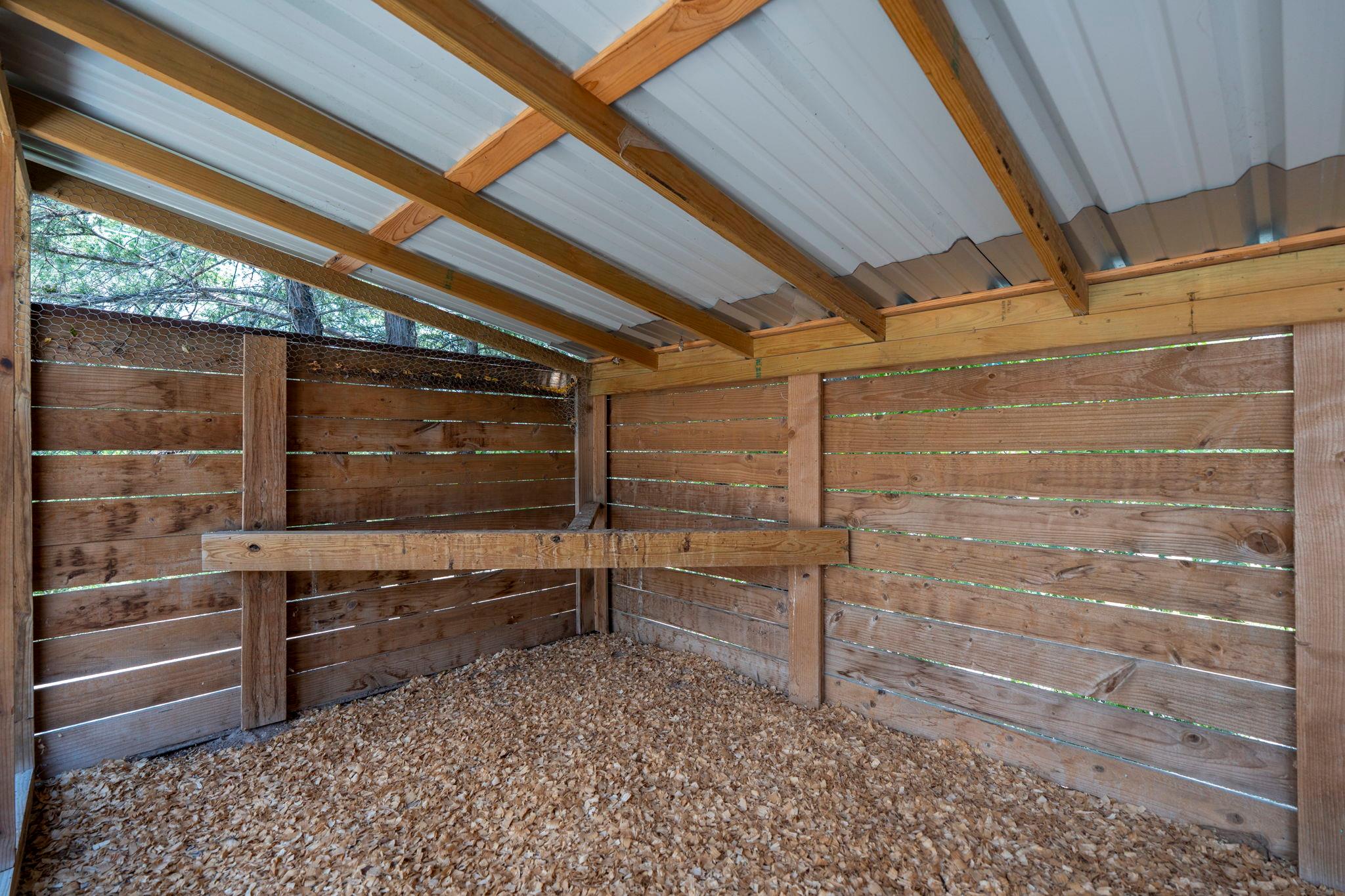 202 E NEWTON St E, Luling, TX 78648