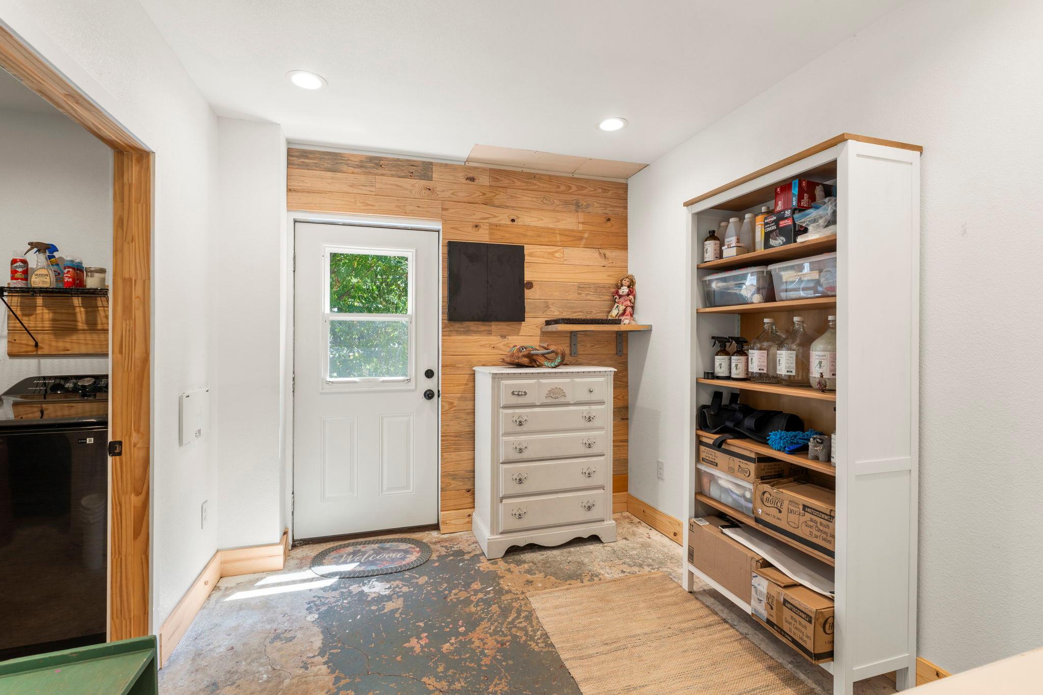 202 E NEWTON St E, Luling, TX 78648